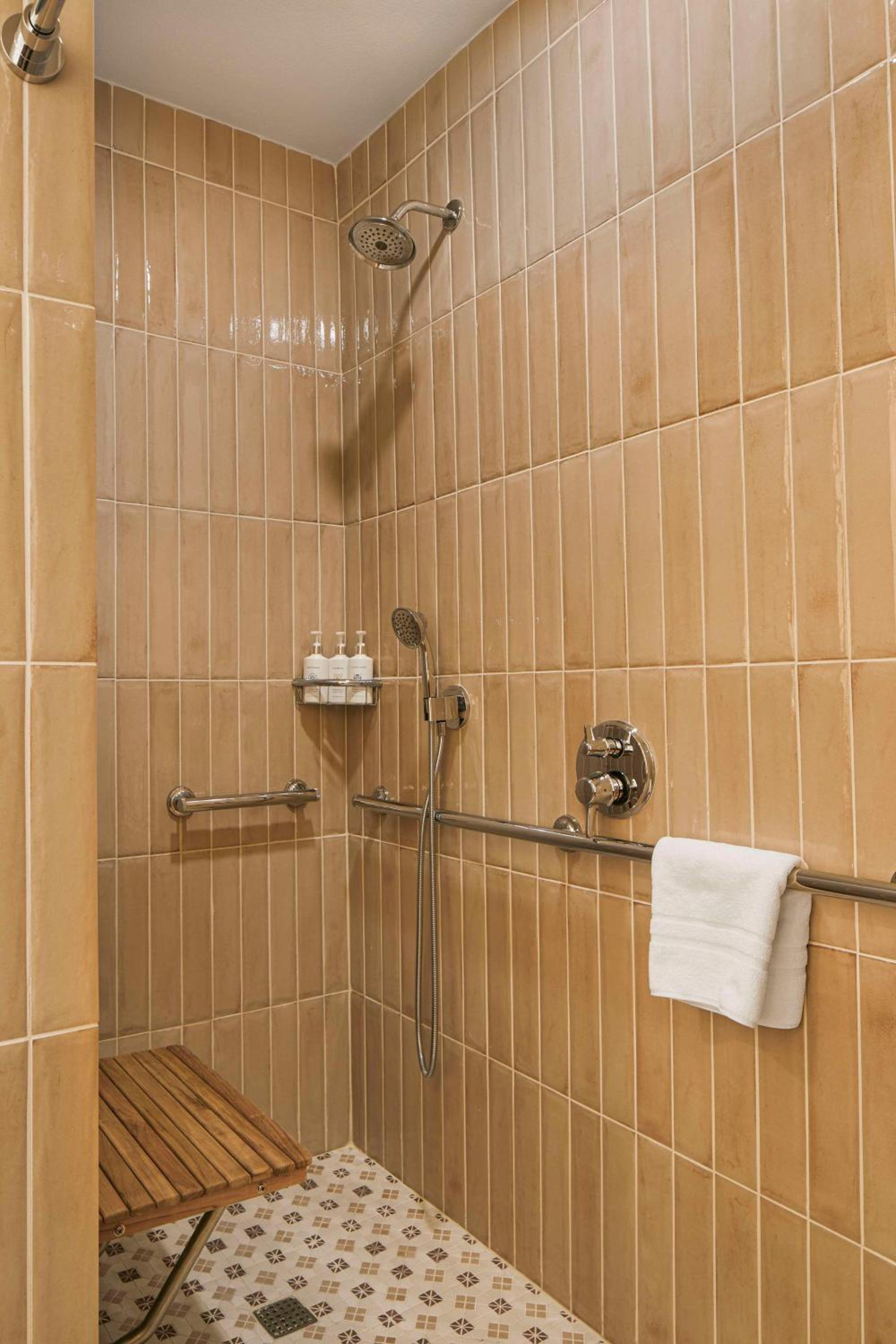 Casita Queen Resort with Two Queen Beds and Roll-In Shower - Disability Access - Photo 2