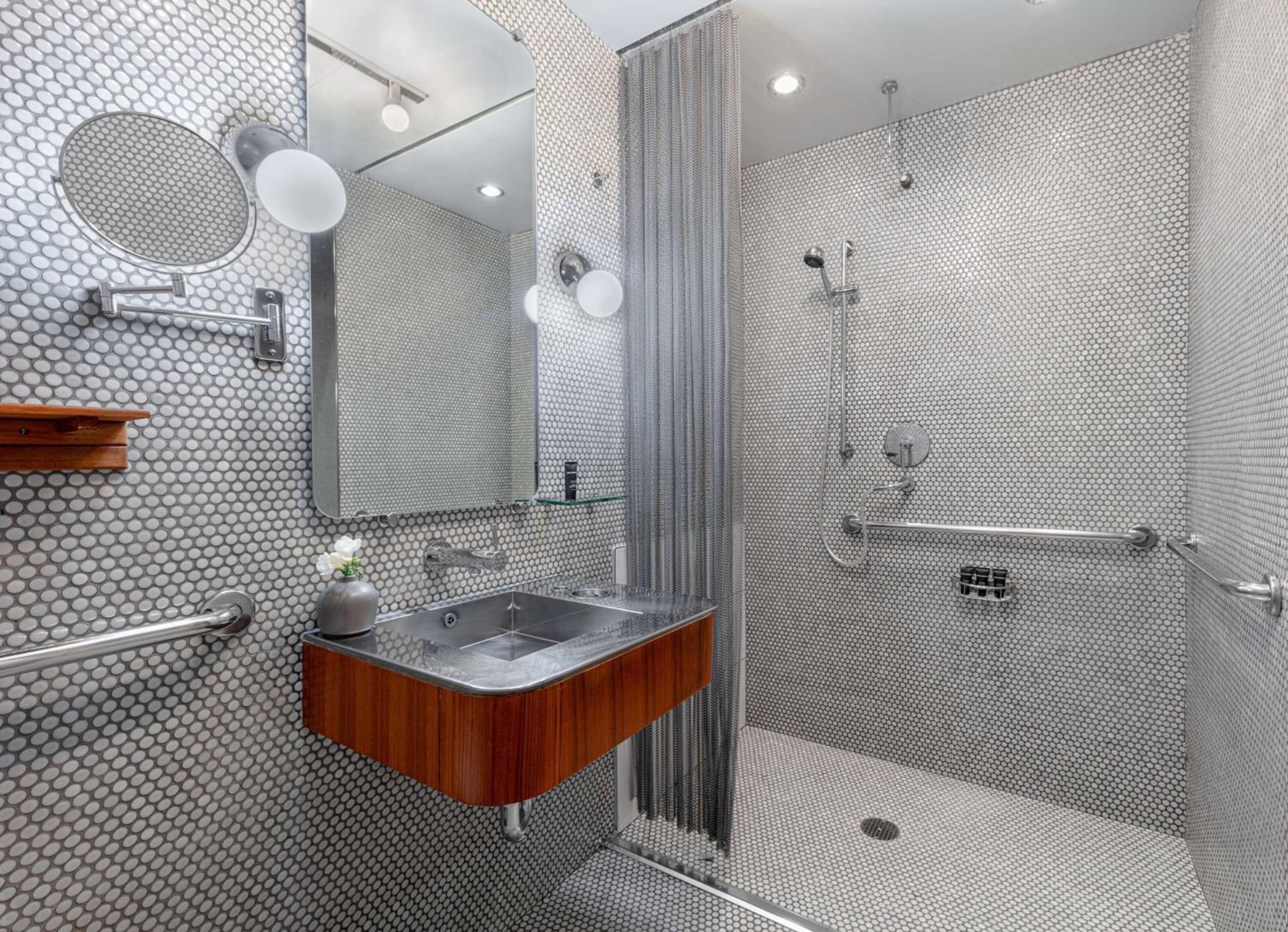 King Room with Pool View and Roll-In Shower - Silver