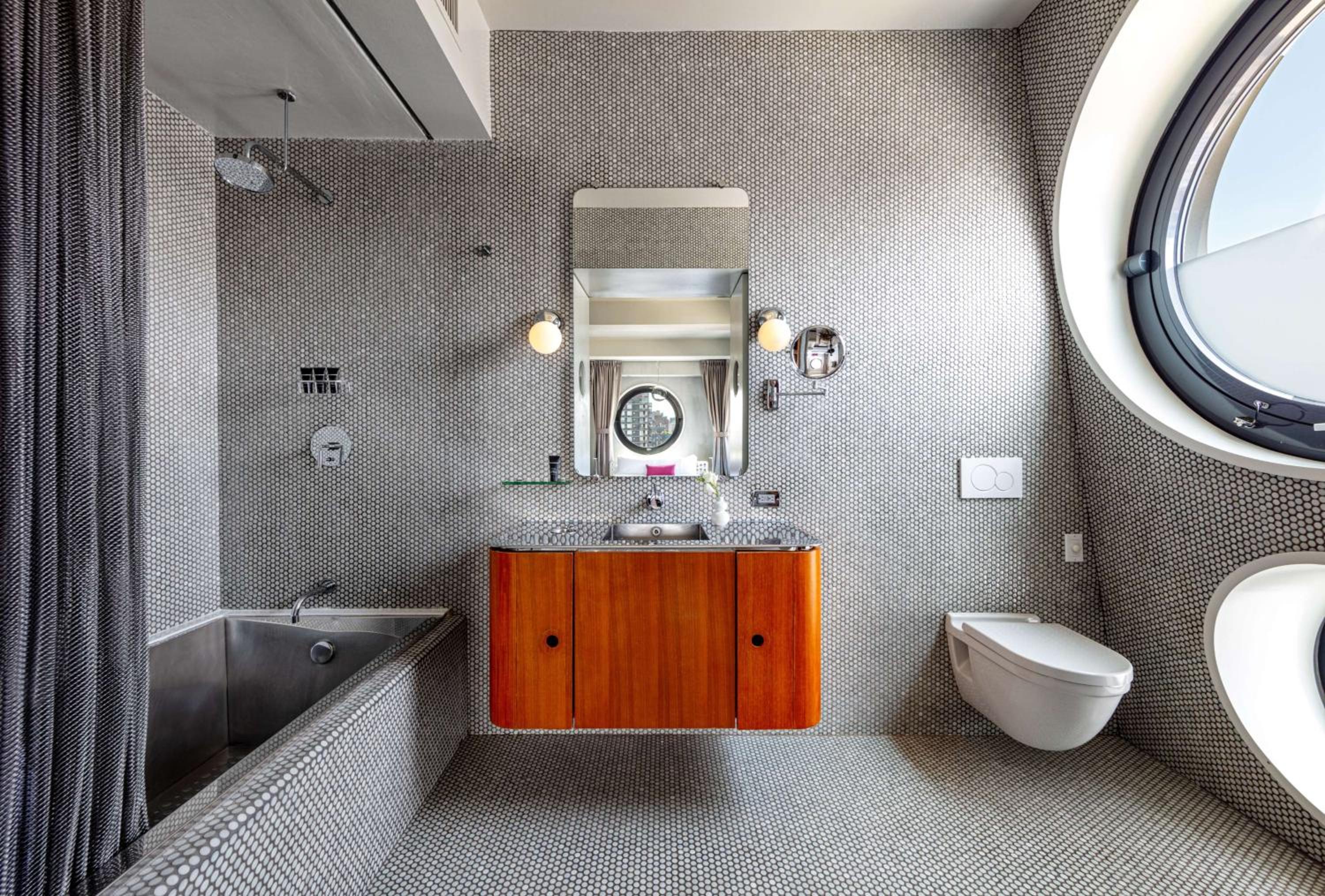 Platinum King Room