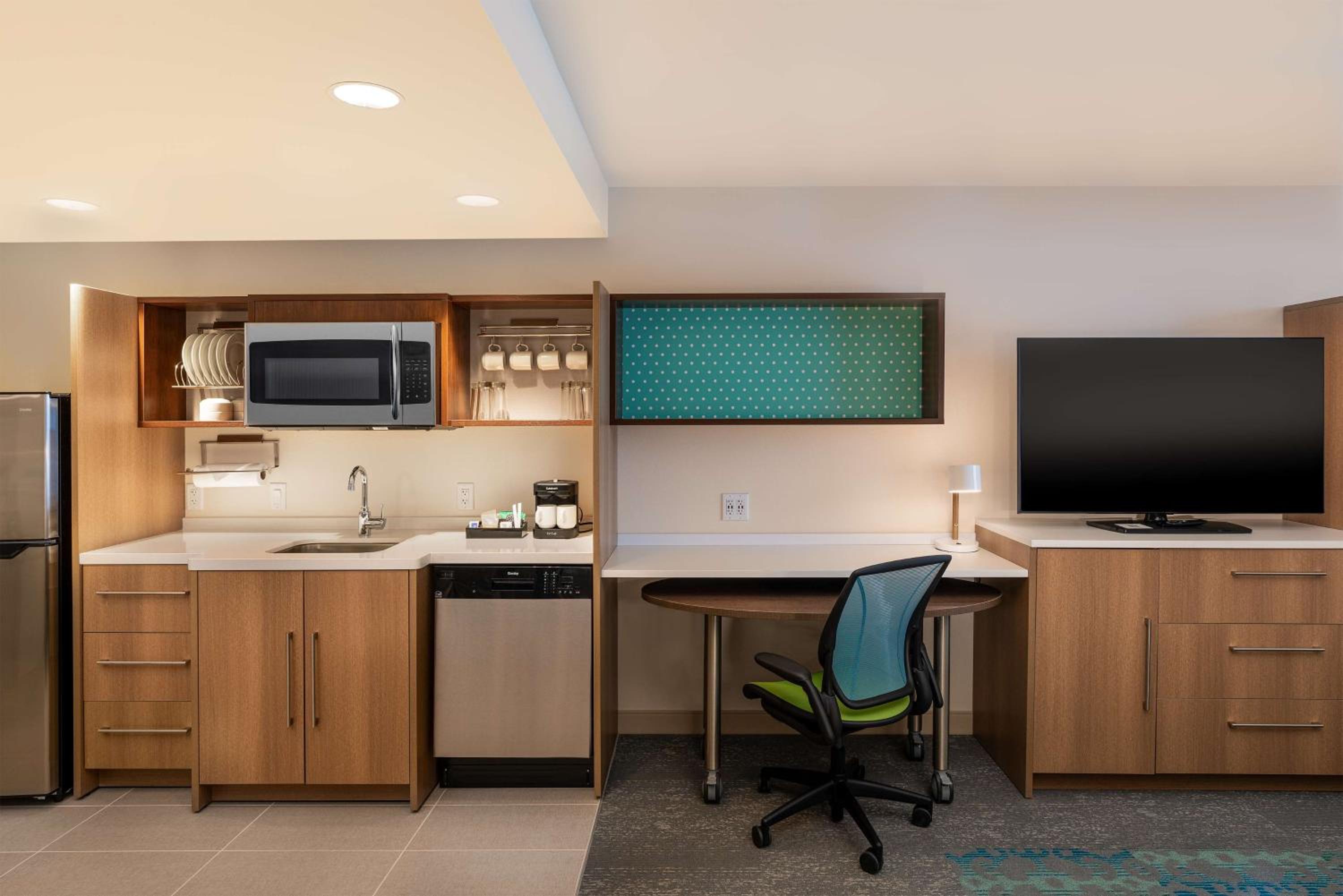 King Studio Suite - Photo 7