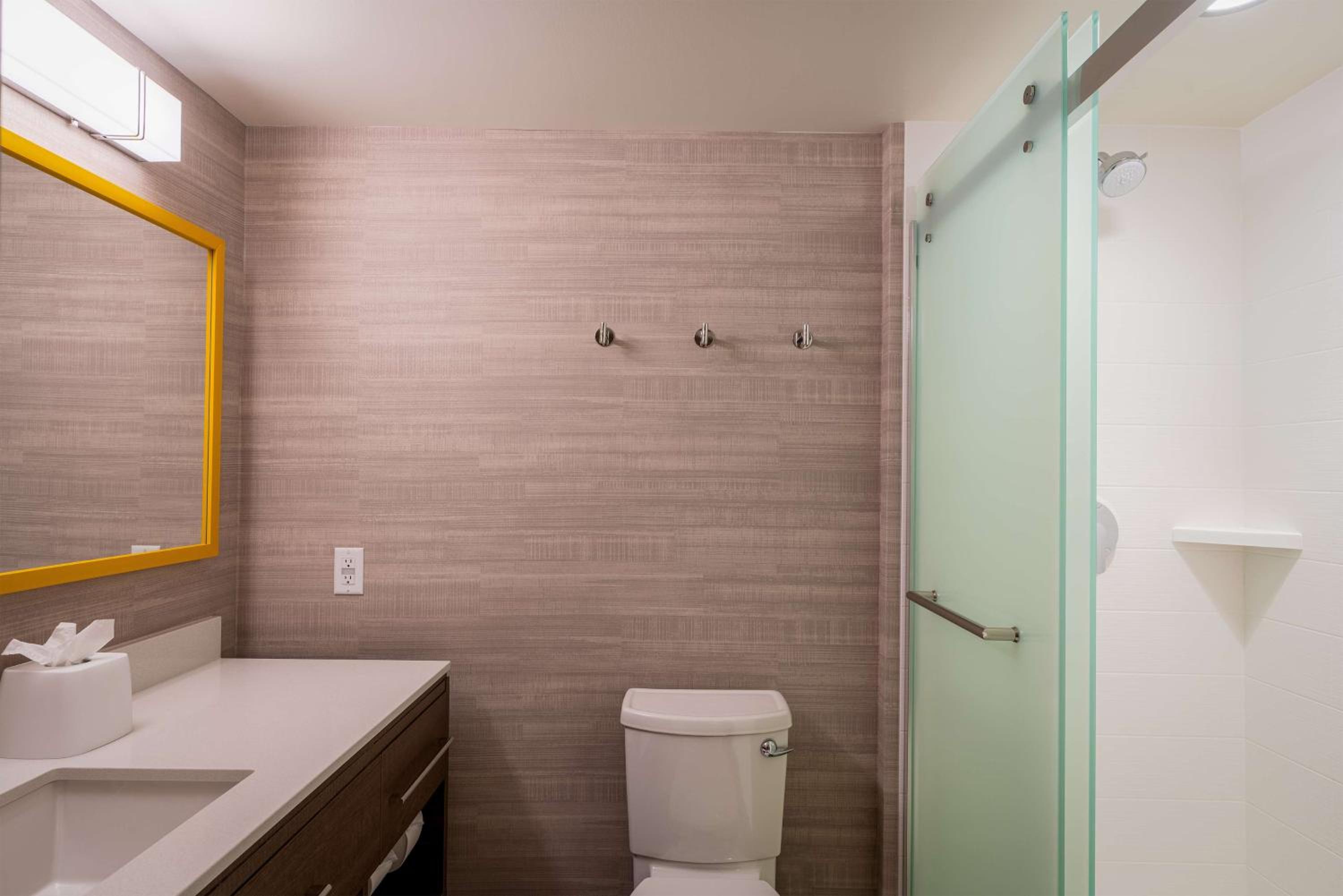 King Studio Suite - Photo 9