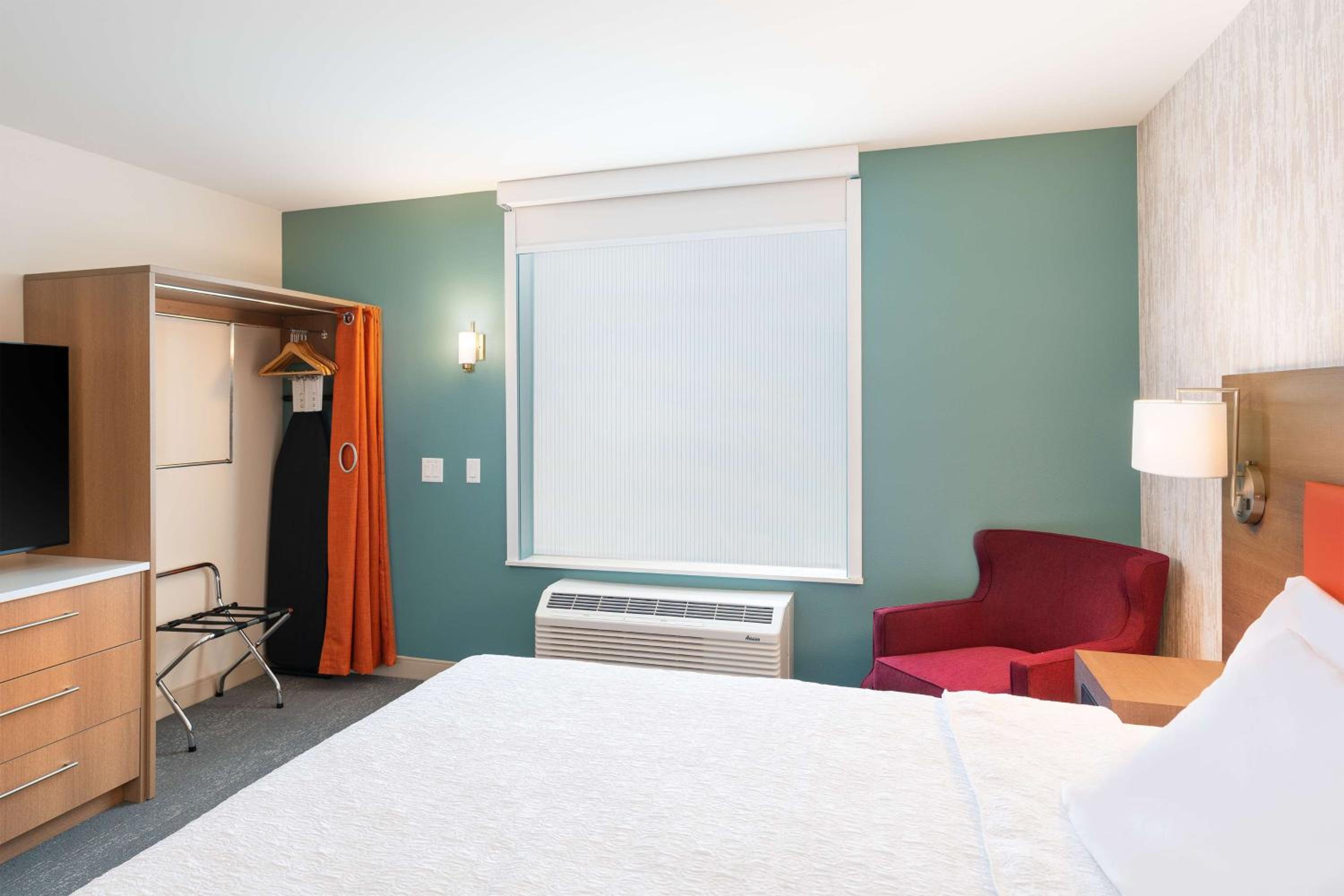 King Studio Suite with Accessible Tub - Mobility Access - Photo 1