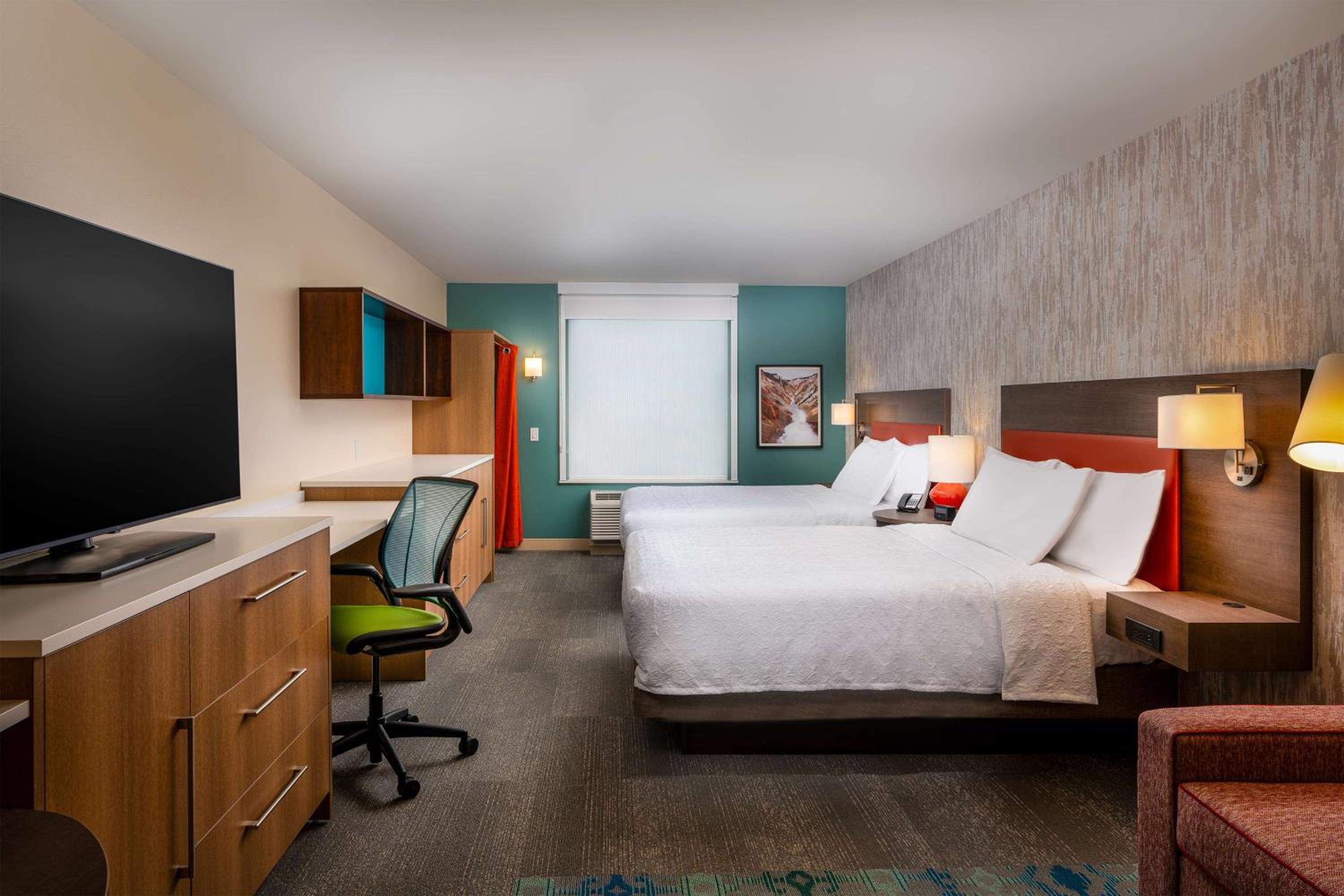 Studio Suite with Two Queen Beds - Photo 10