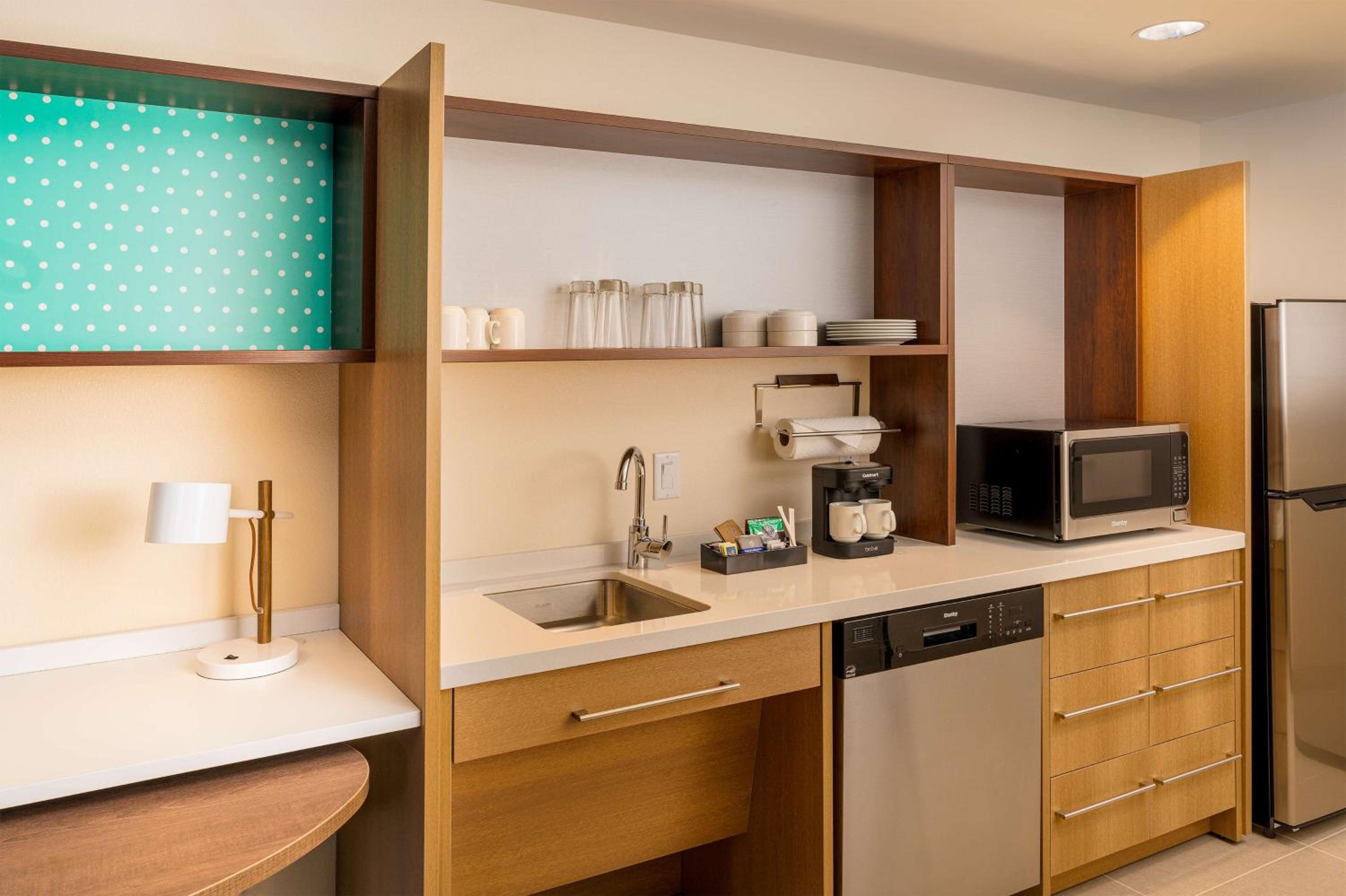 King Studio Suite with Accessible Tub - Mobility Access - Photo 5