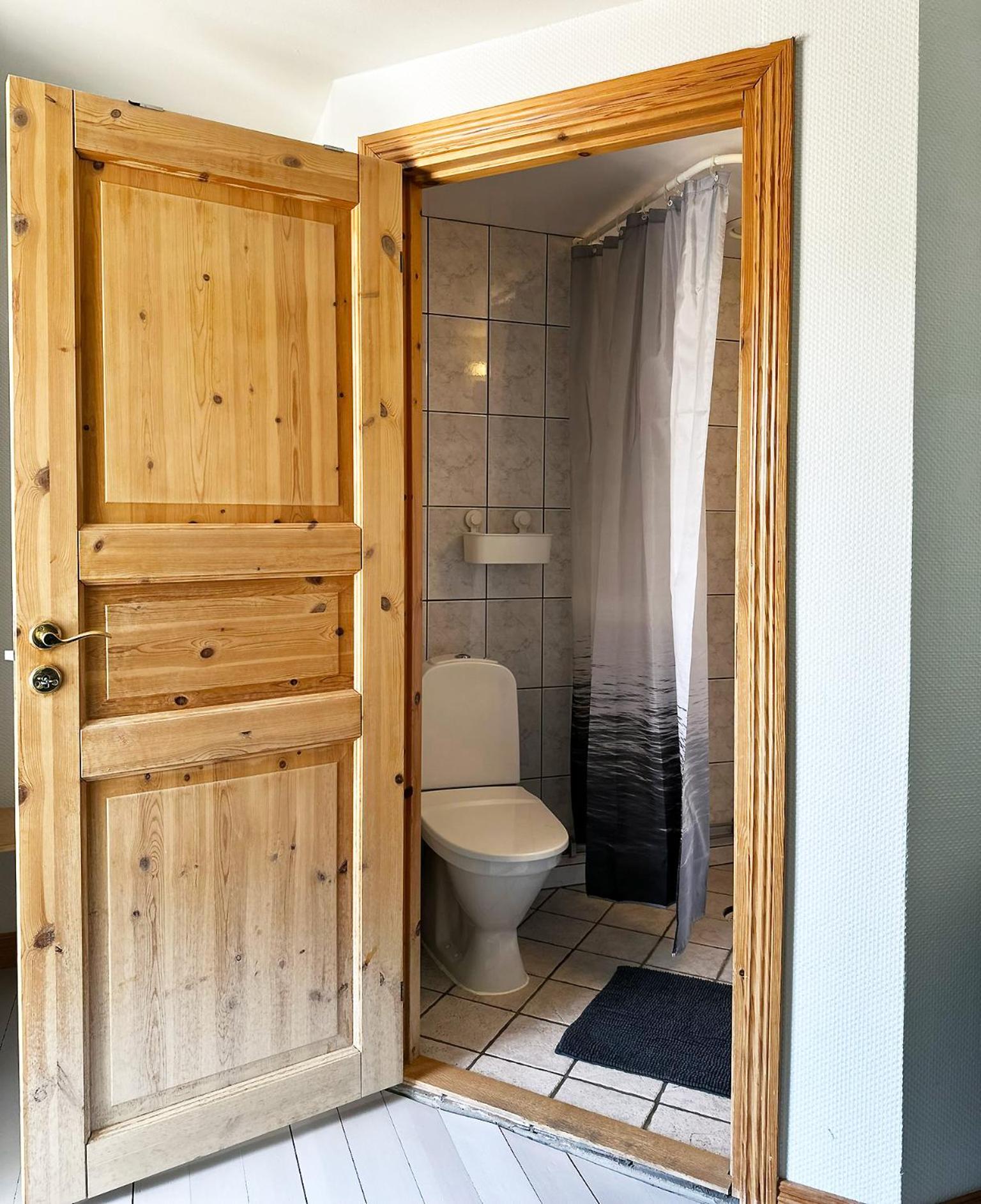 Double Room with Private Bathroom - Photo 2