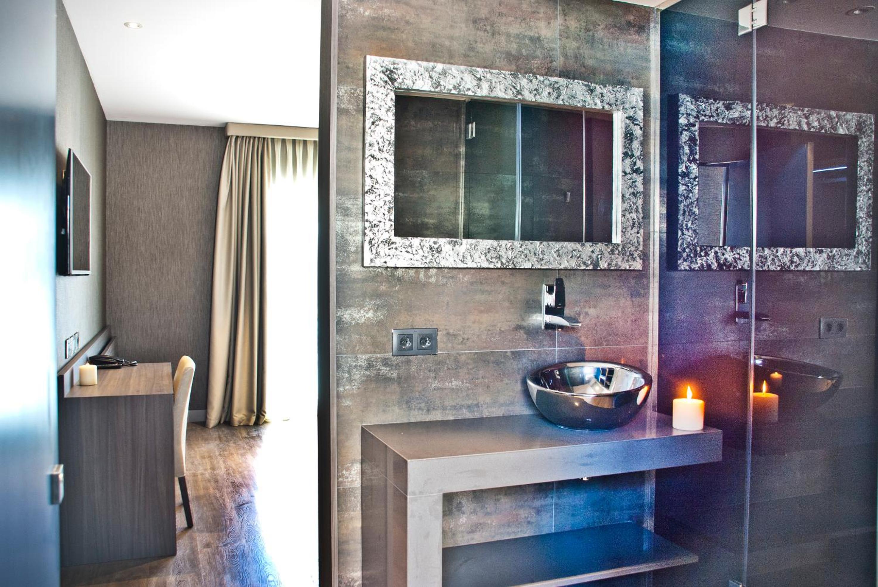 Premium Double Room - Photo 6