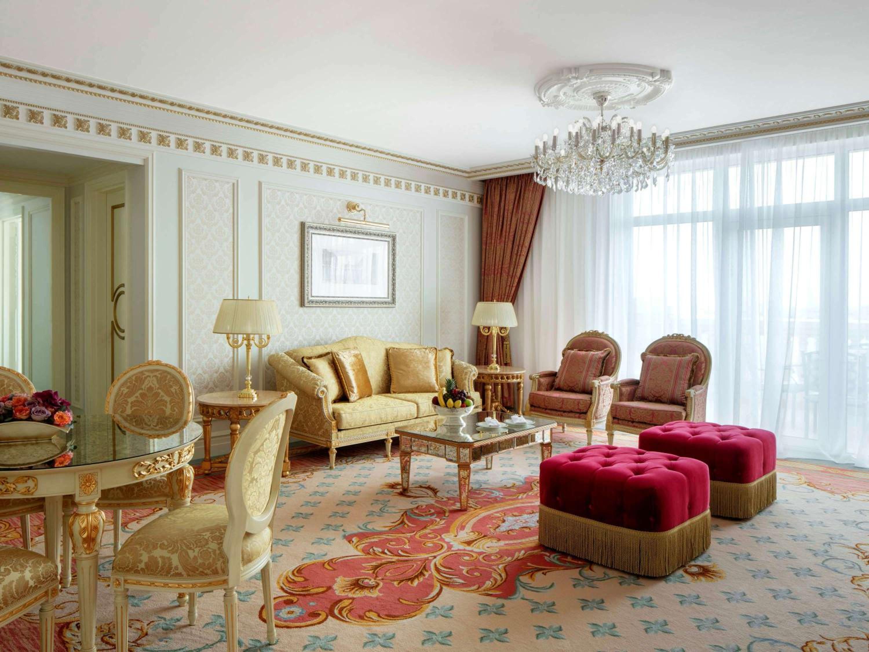 One-Bedroom Premier Suite With Jacuzzi And Lounge Access