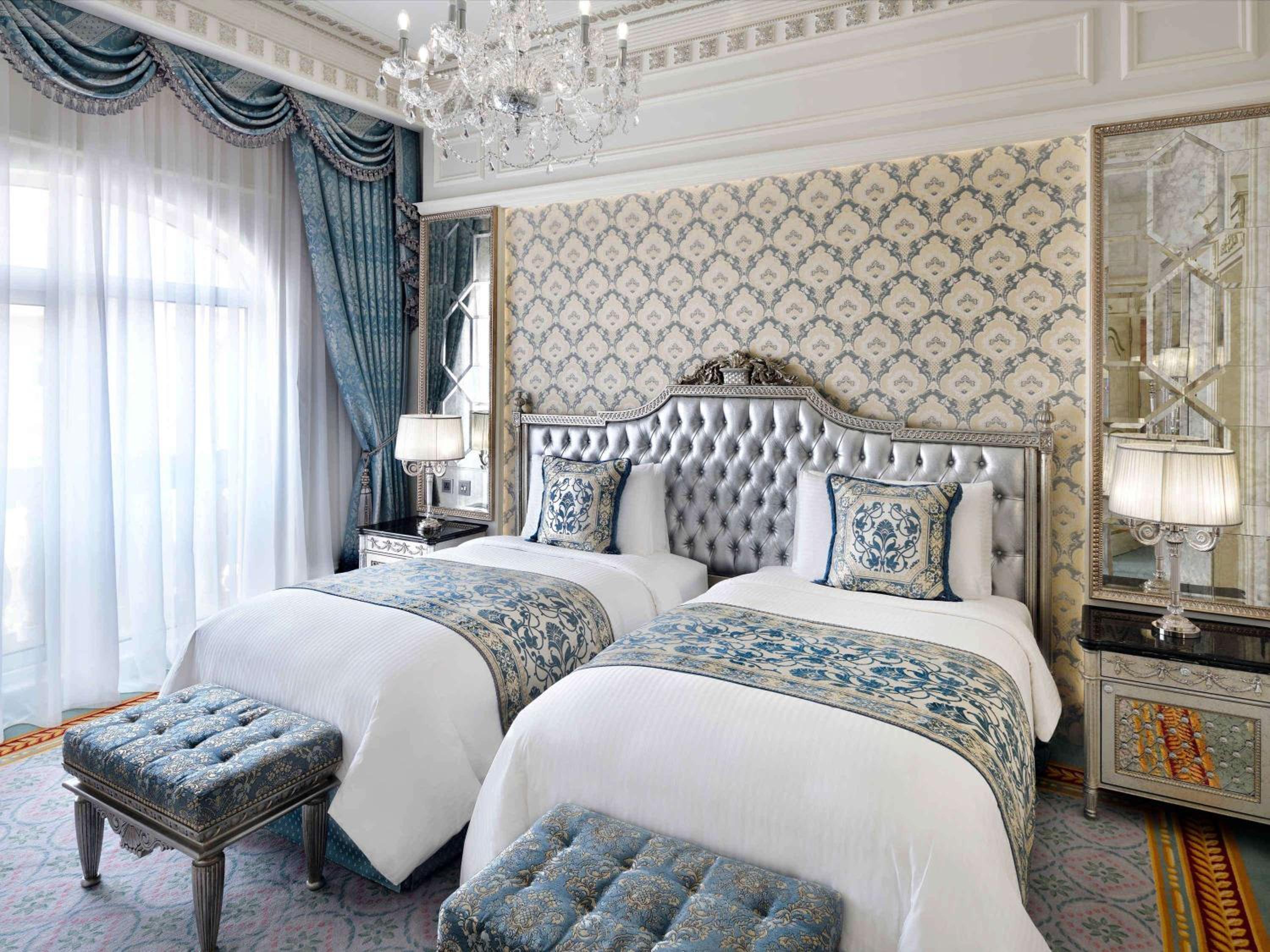 Raffles Presidential Suite With balcony and Lounge Access