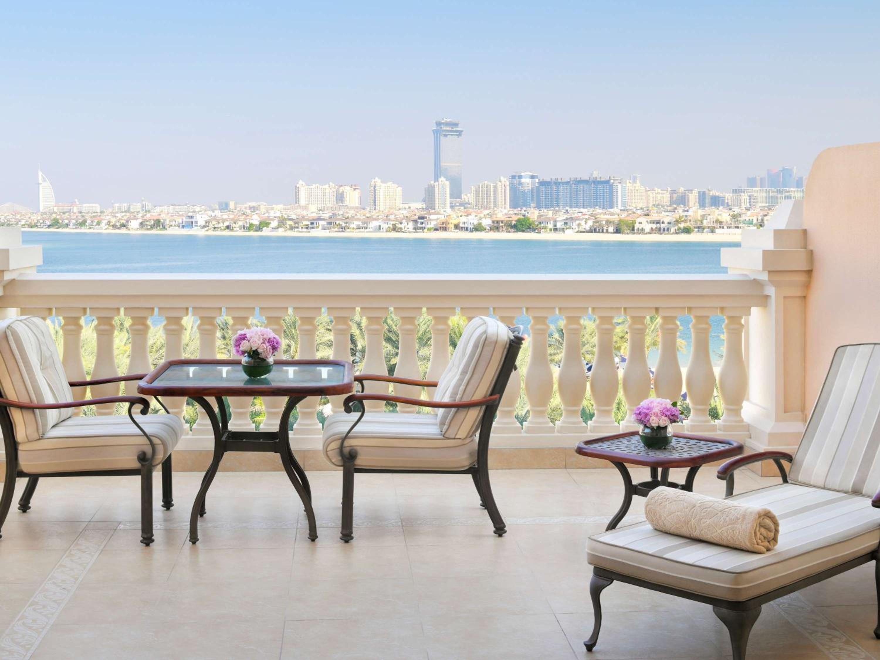 Signature Suite Palm View With Balcony And Lounge Access