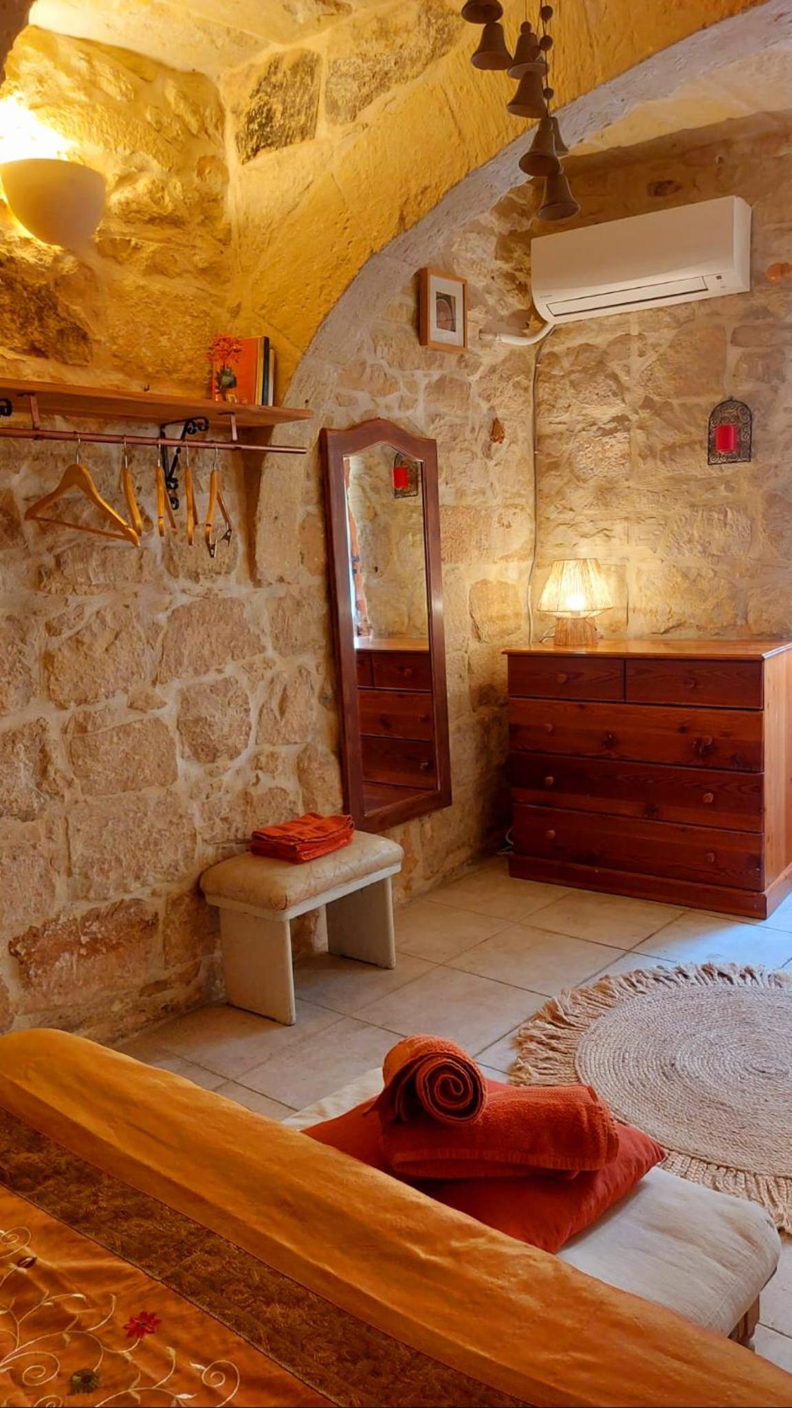 Deluxe Double Room with Shower - Photo 24