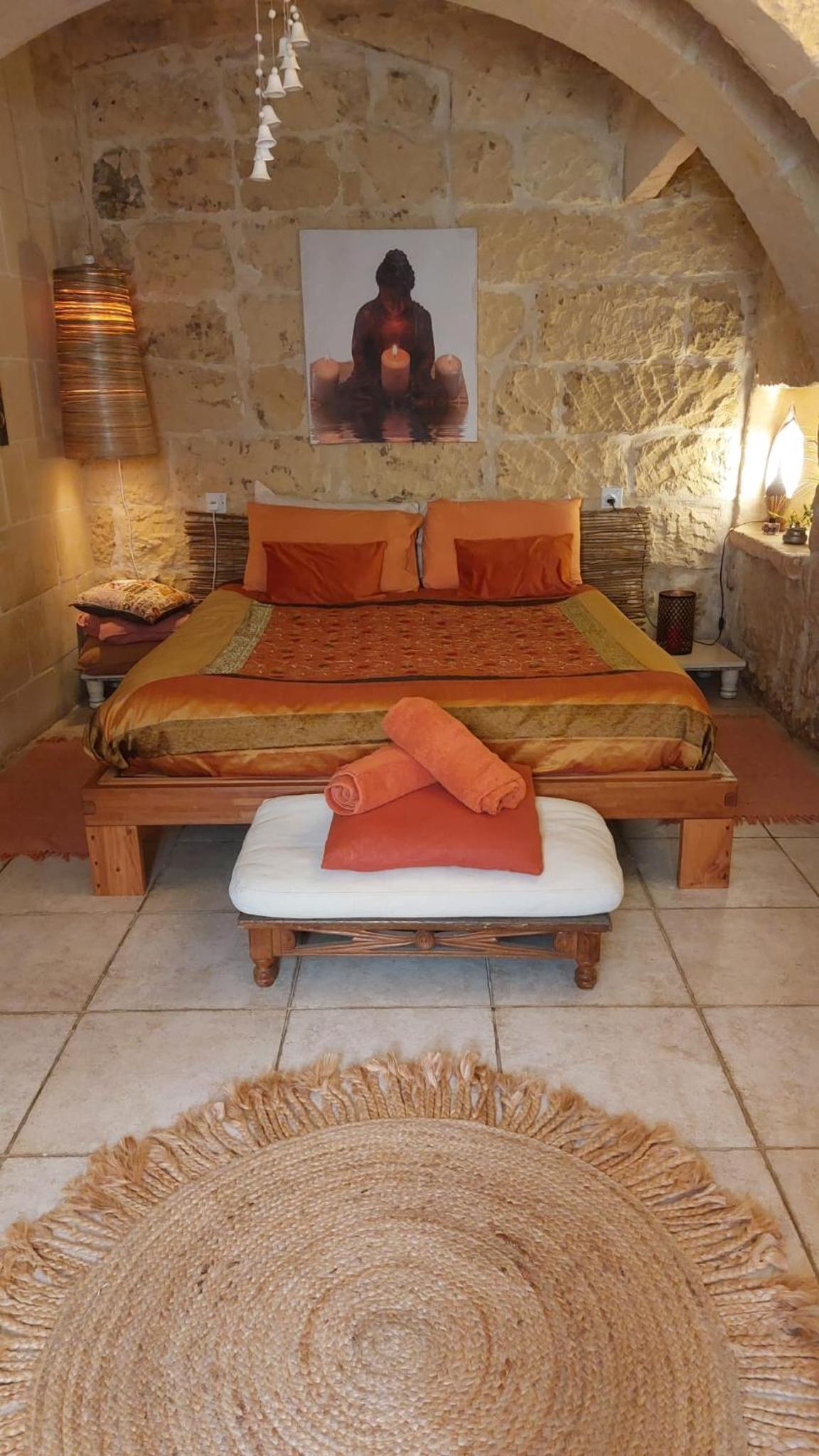 Deluxe Double Room with Shower - Photo 23
