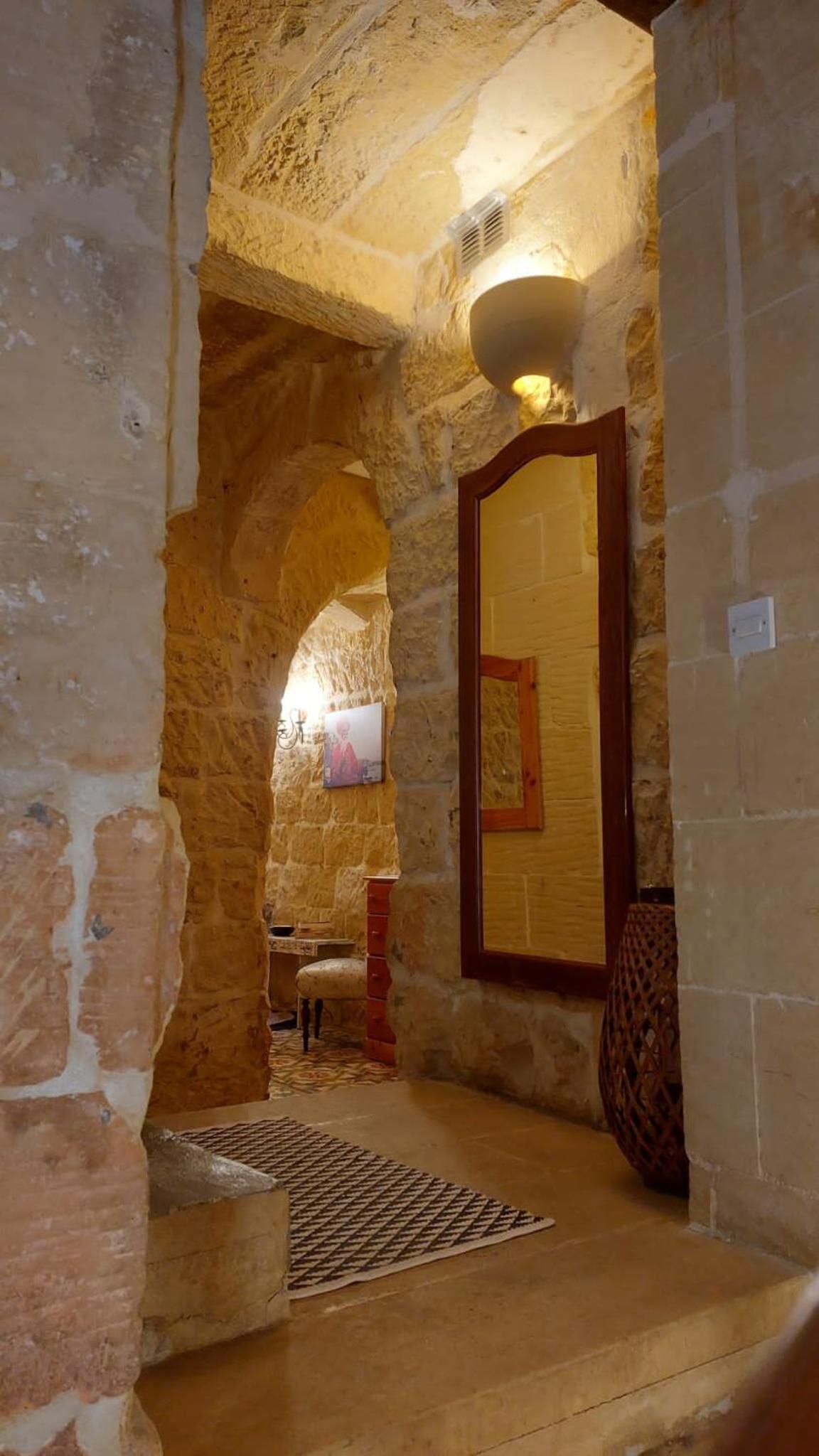 Deluxe Double Room with Shower - Photo 20