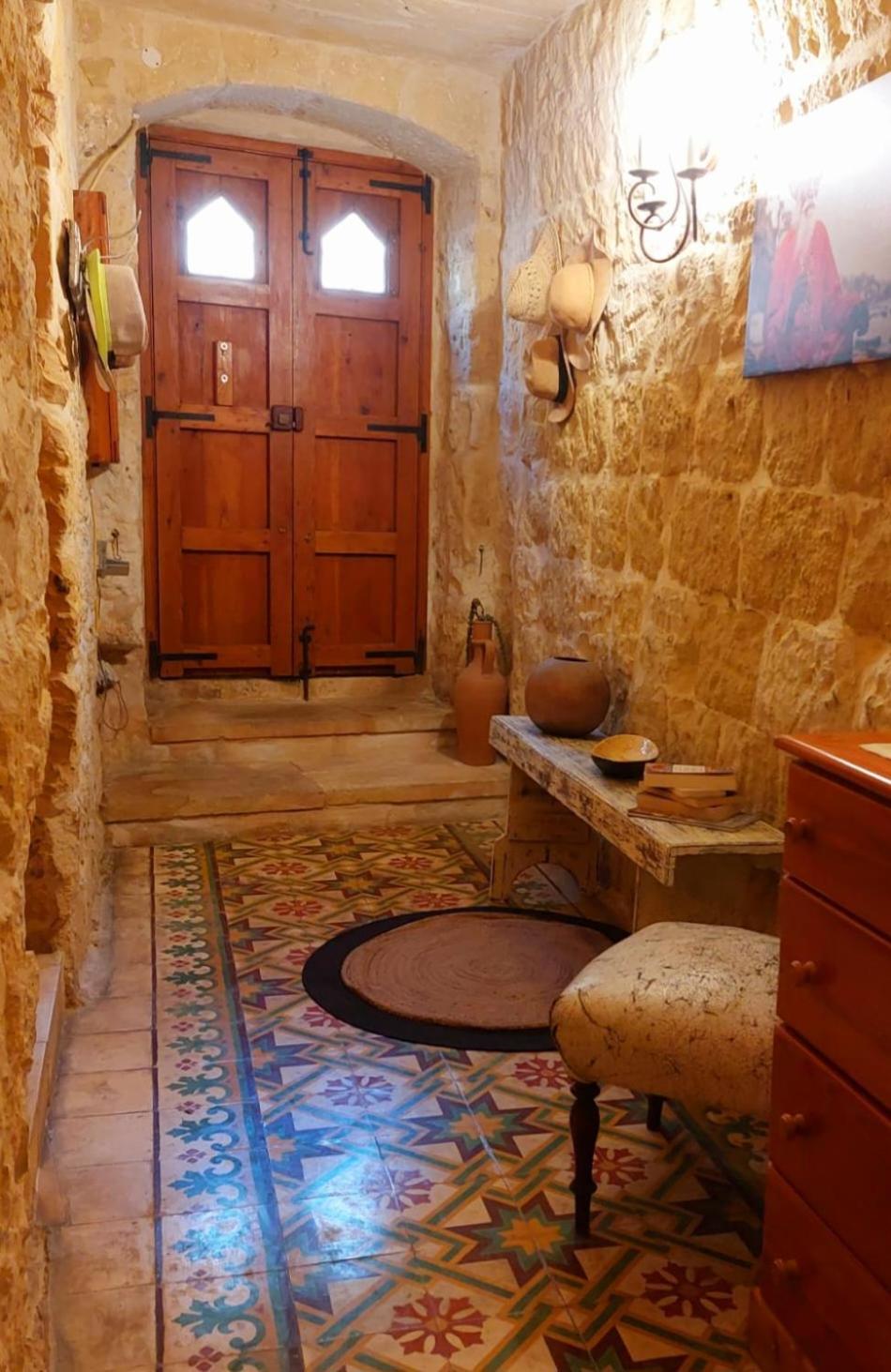 Deluxe Double Room with Shower - Photo 17