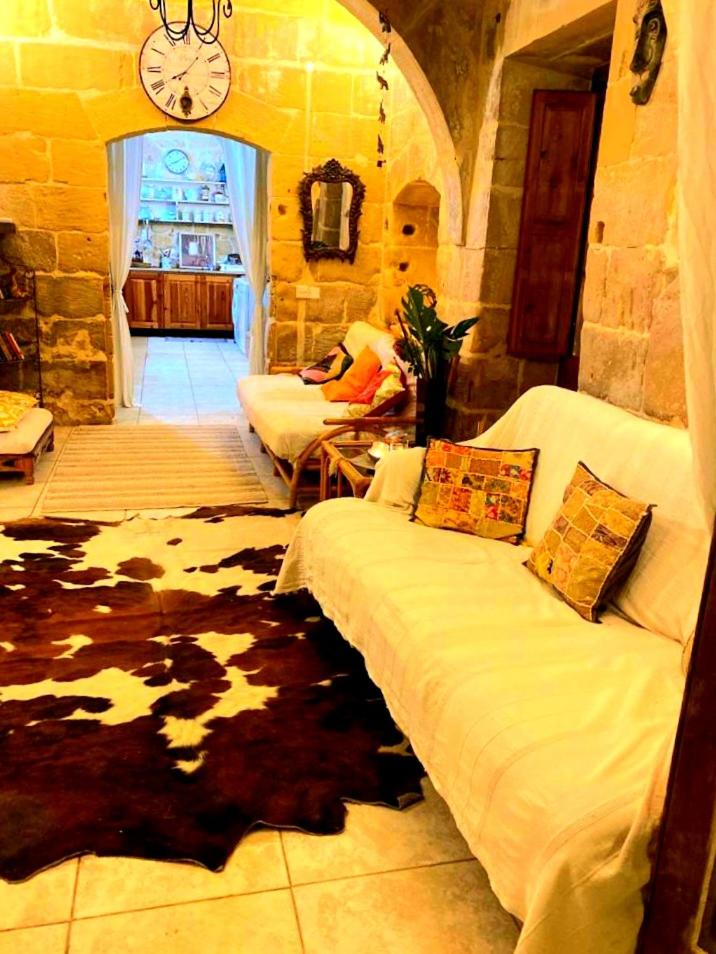 Deluxe Double Room with Shower - Photo 14