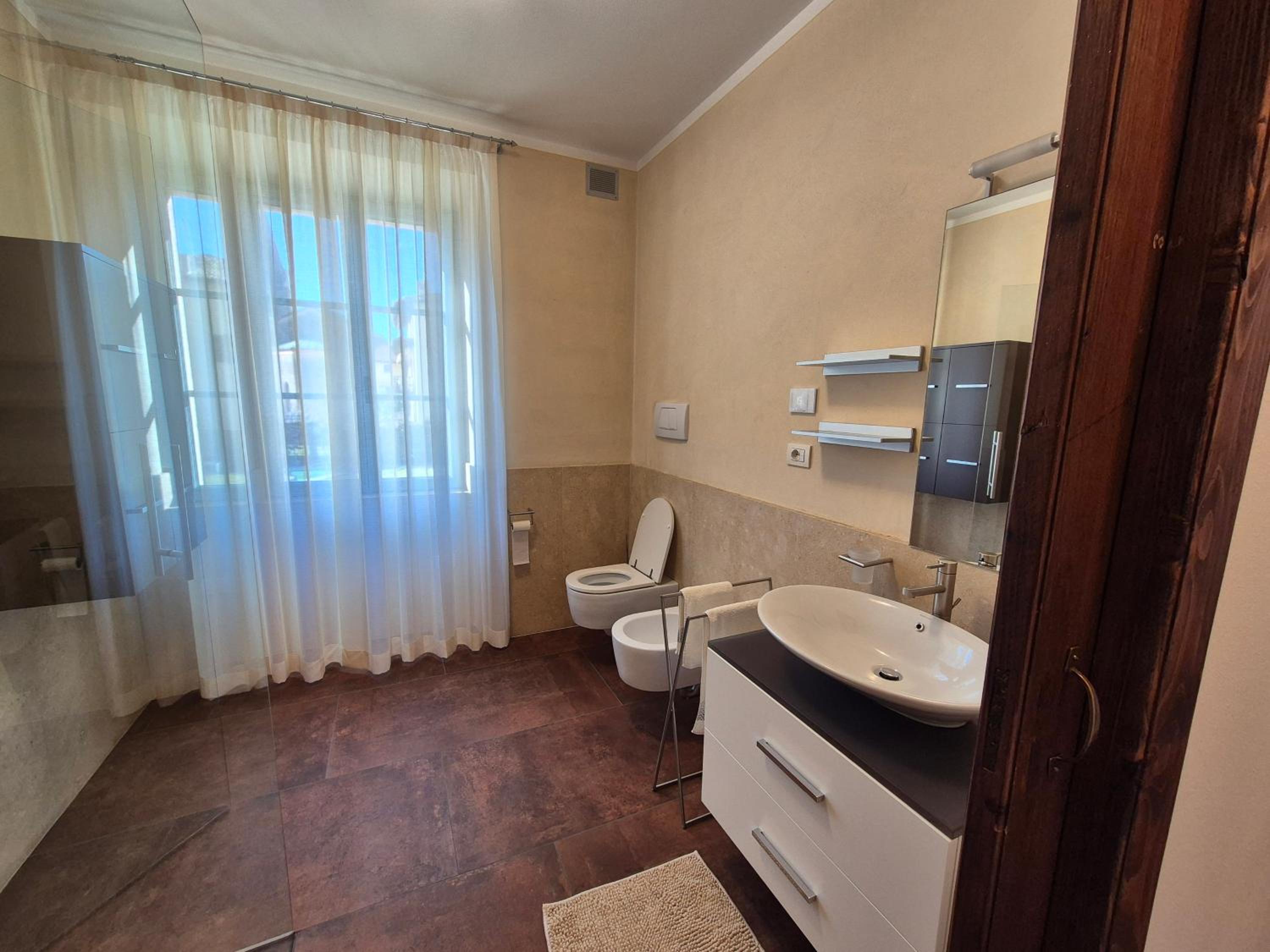Deluxe Two-Bedroom Apartment with Garden View