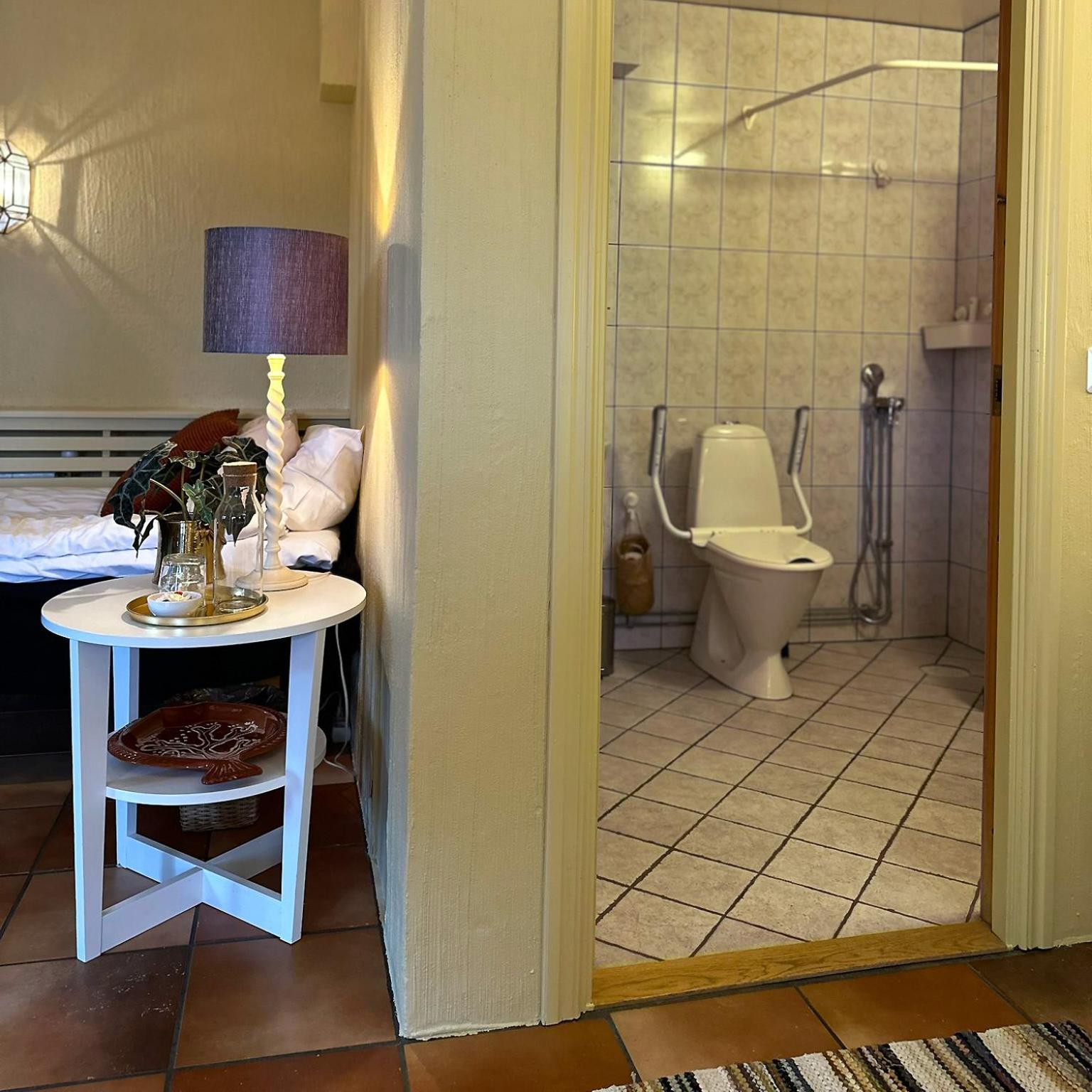 Double Room - Disability Access - Photo 4