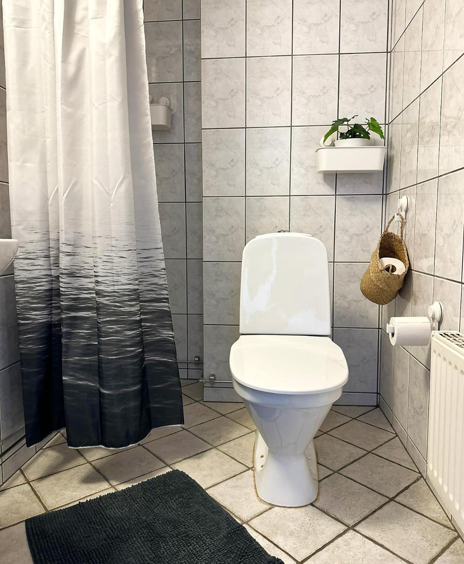 Family Room with Private Bathroom - Photo 3