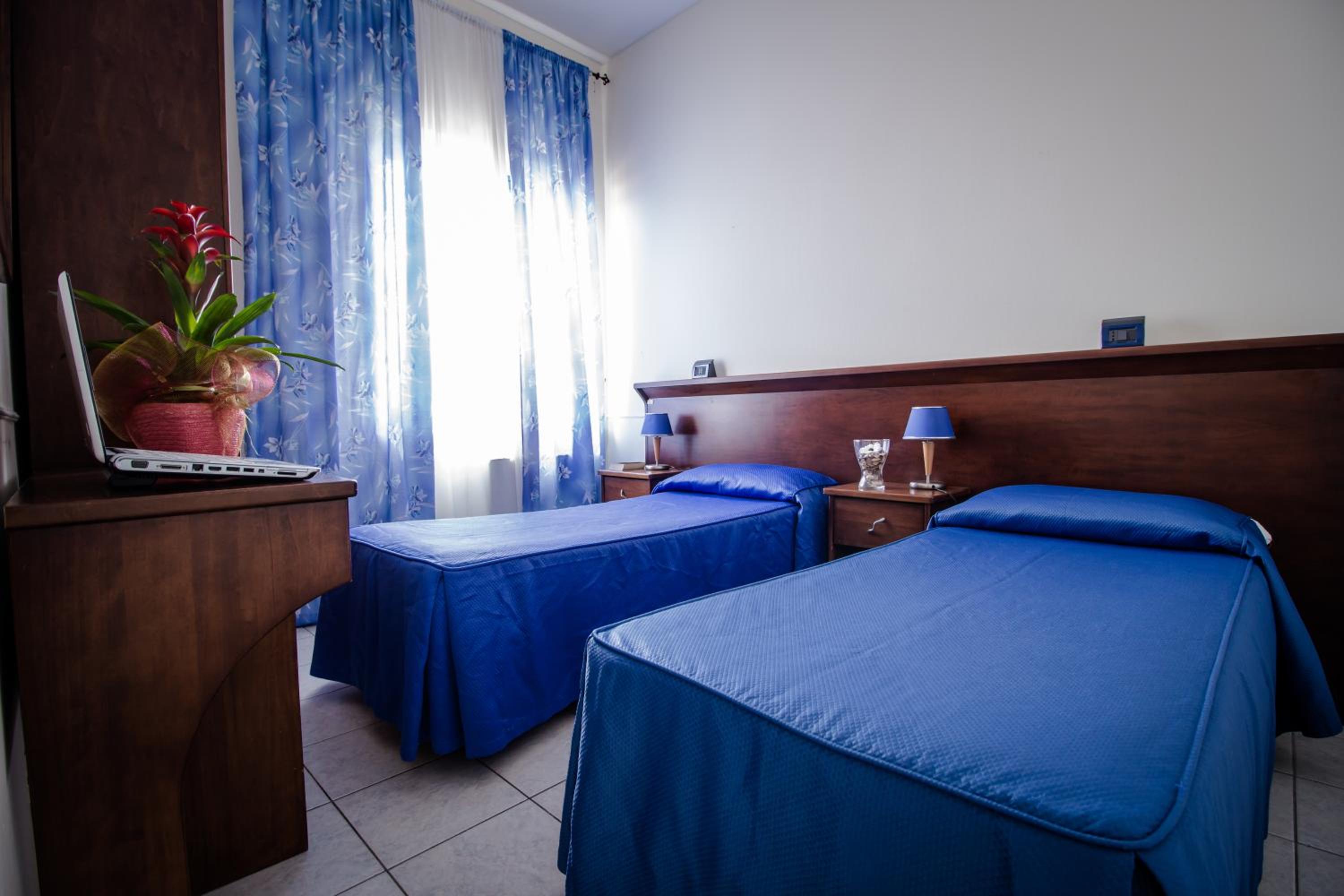 Double or Twin Room - Photo 4