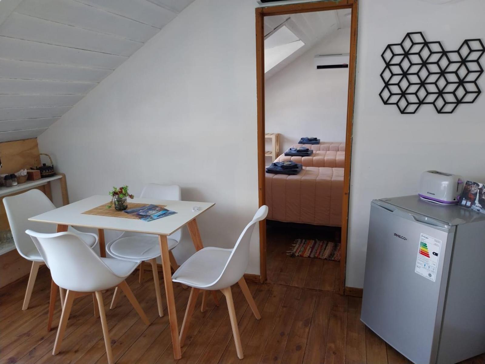 One-Bedroom Apartment with Balcony and Mountain View   photo 2