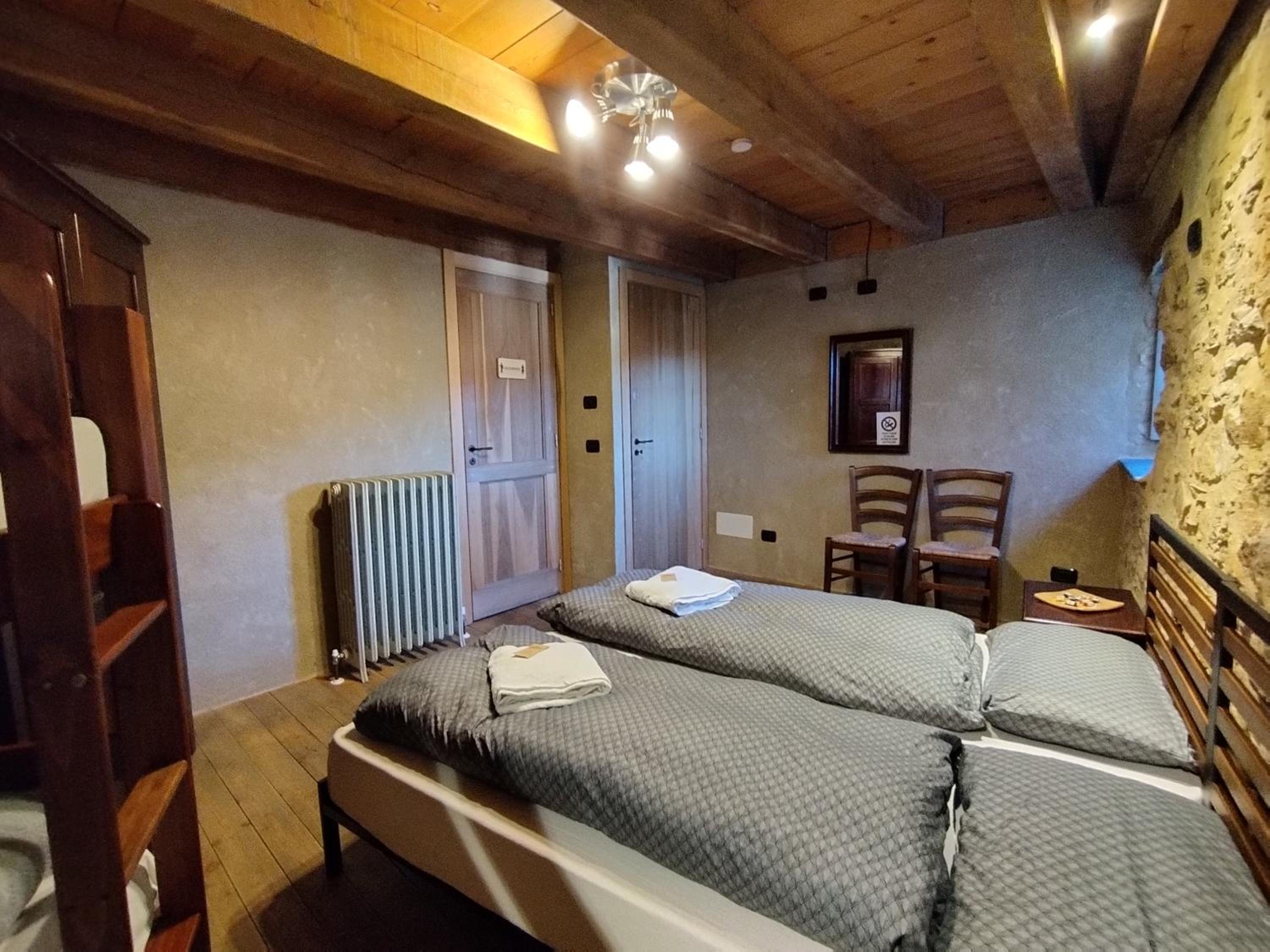 Double Room - Photo 5