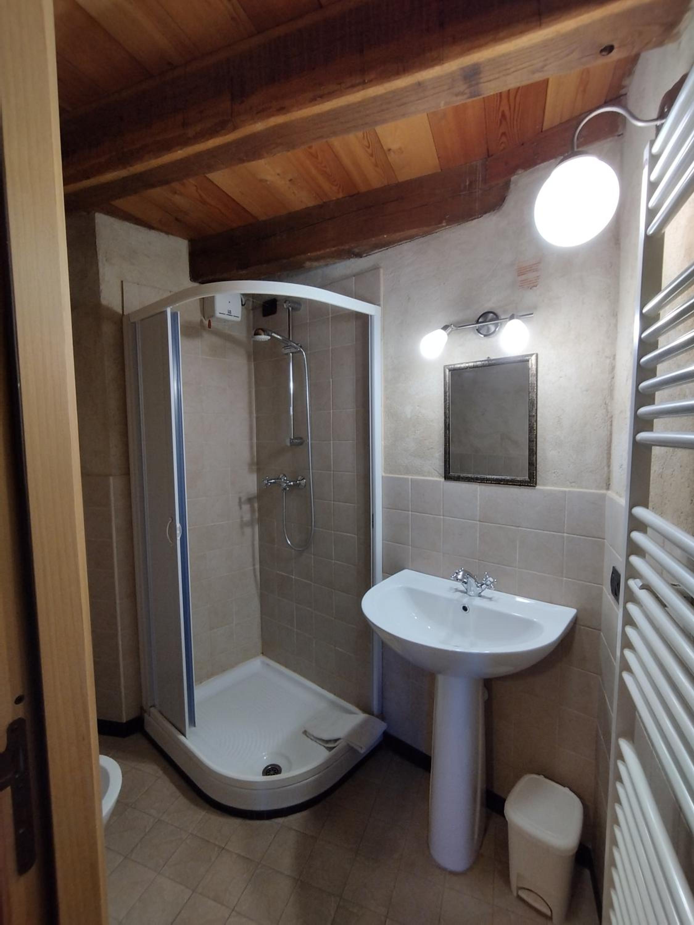Double Room - Photo 11