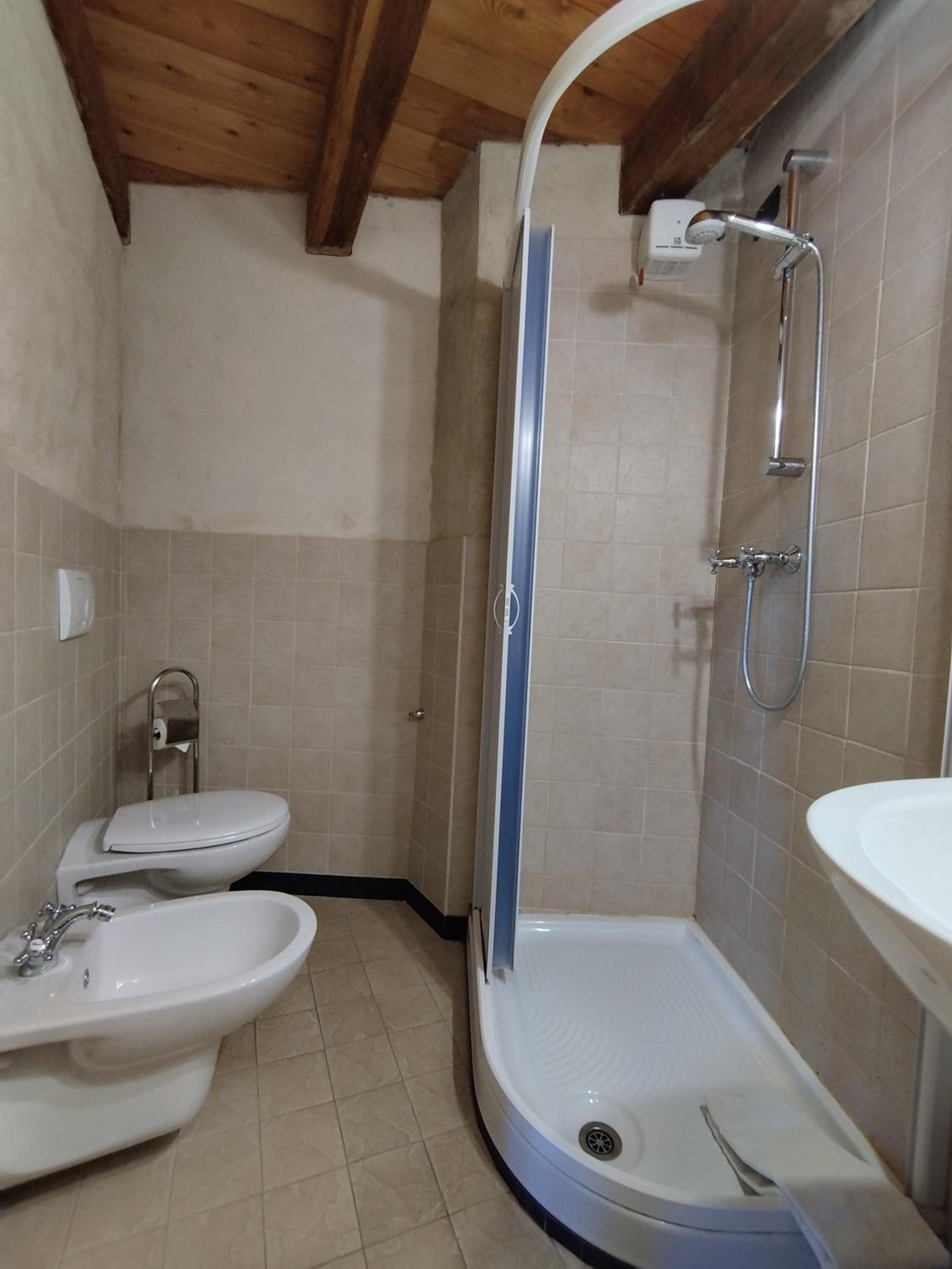 Double Room - Photo 9
