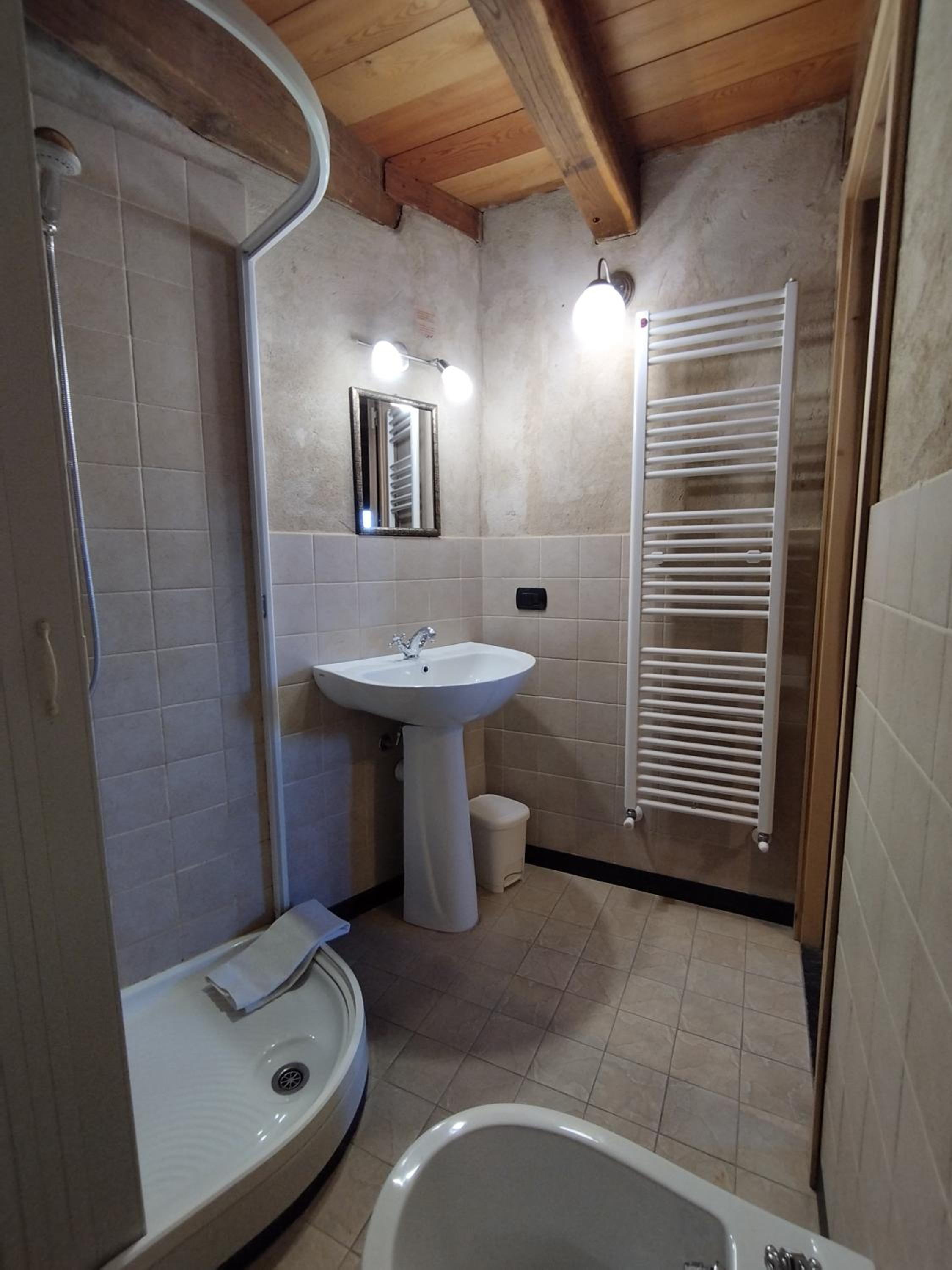 Double Room - Photo 7