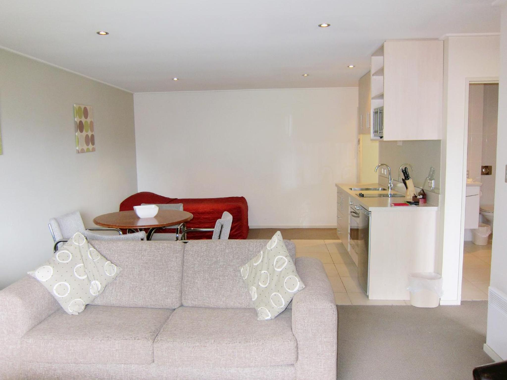Executive One-Bedroom Apartment - Photo 1