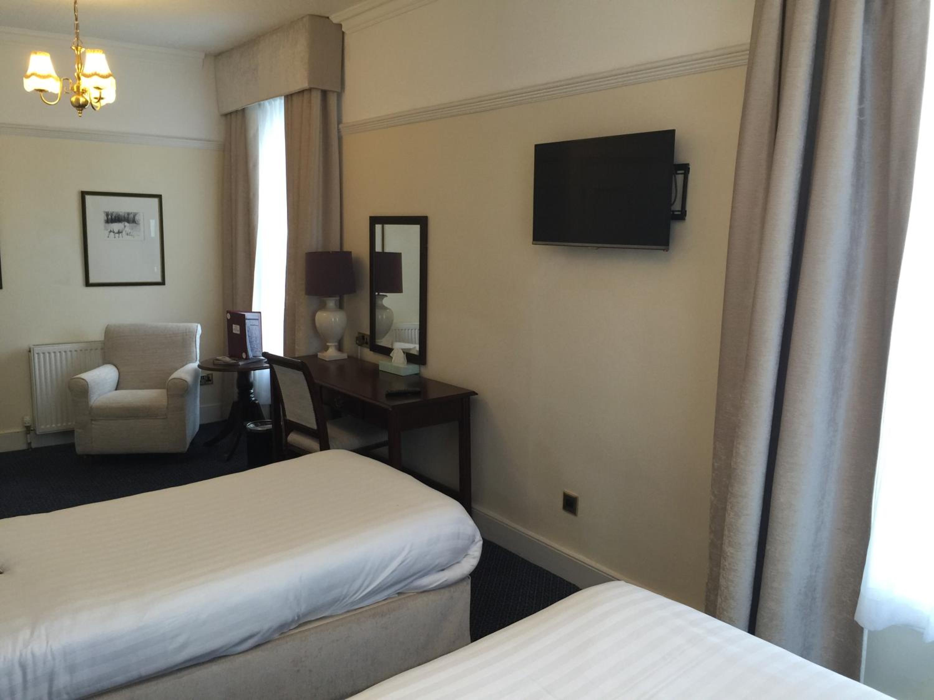 Twin Room - Photo 3