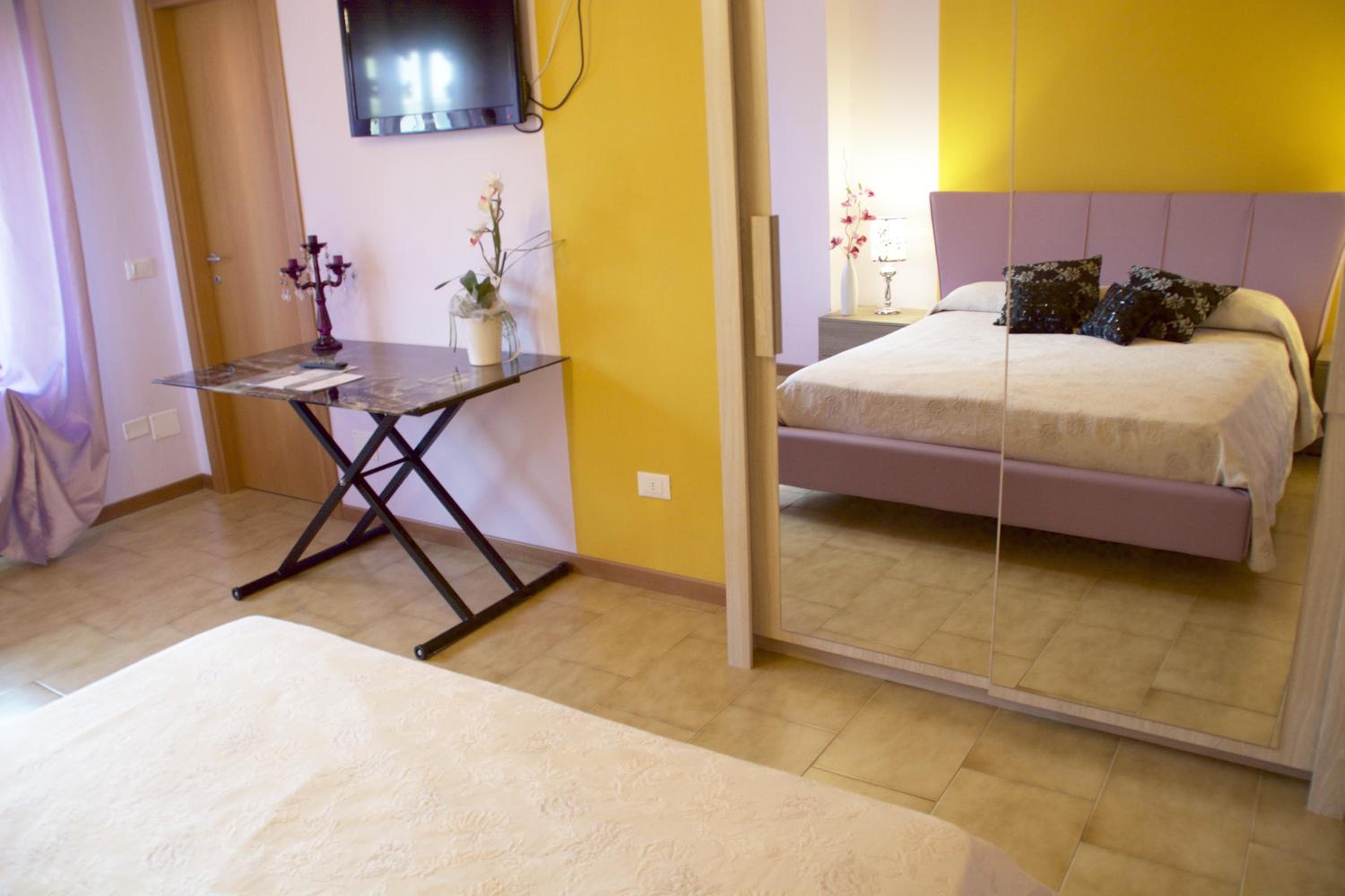 Double Room - Photo 8