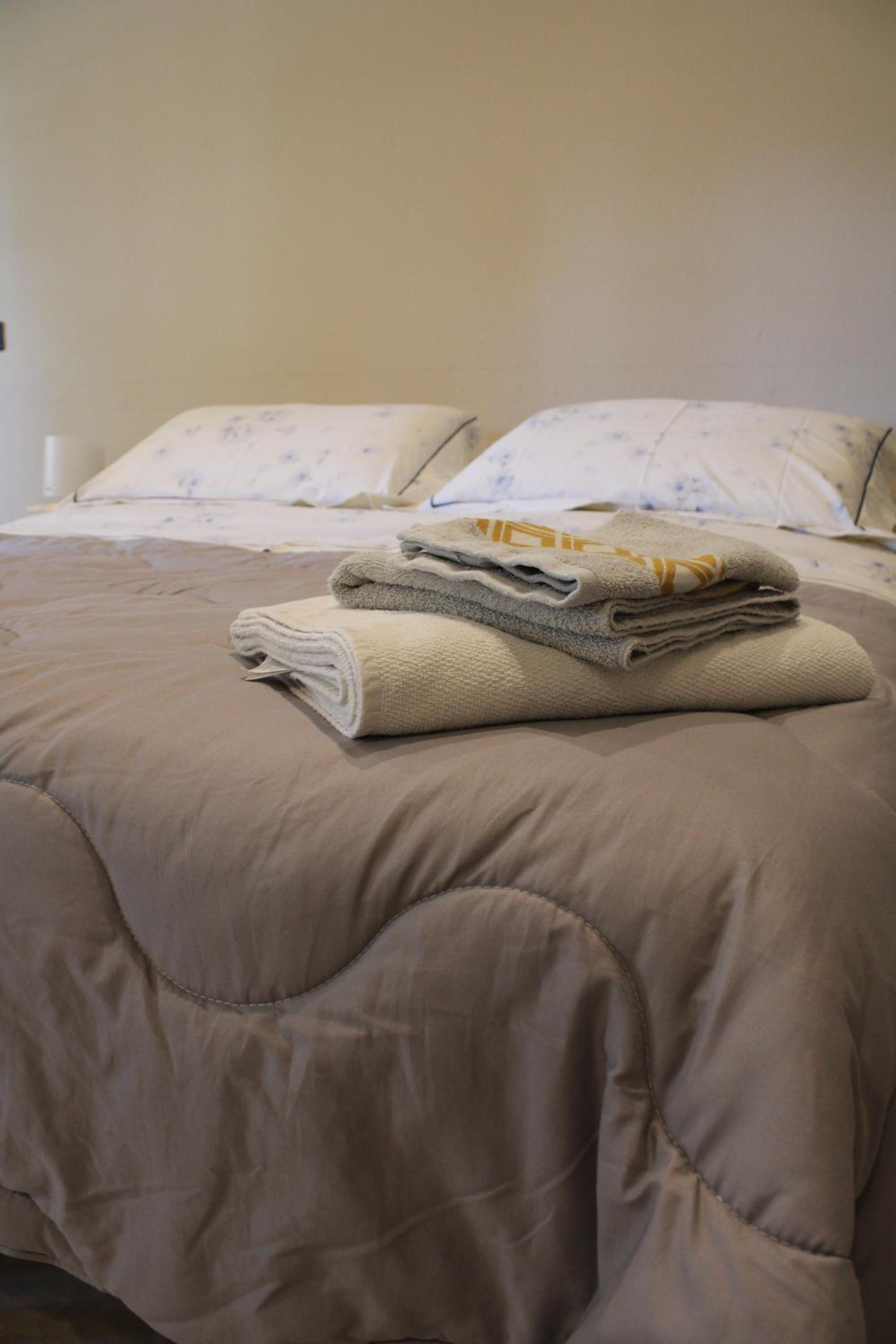 Budget Twin Room - Photo 10