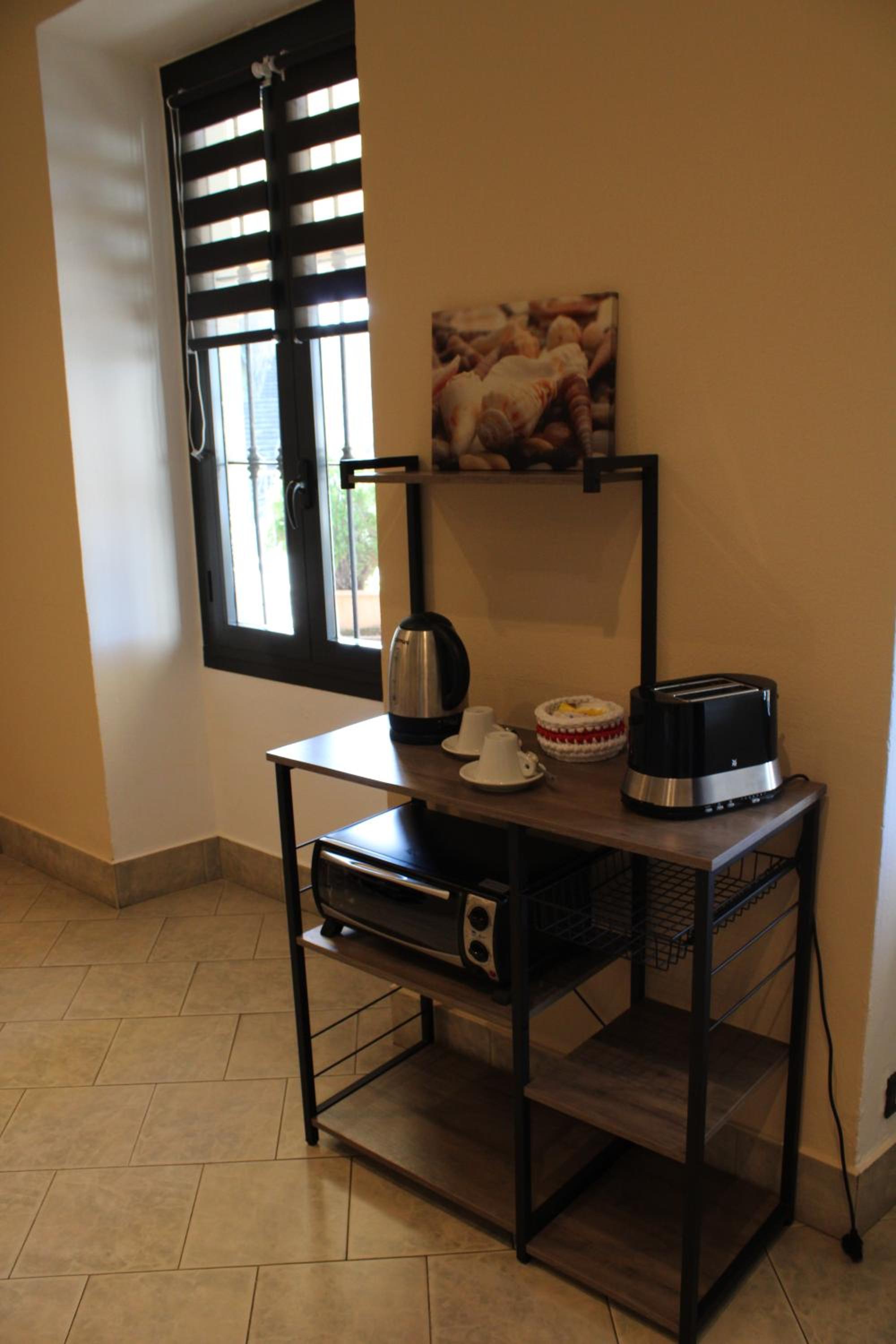 Budget Twin Room - Photo 8