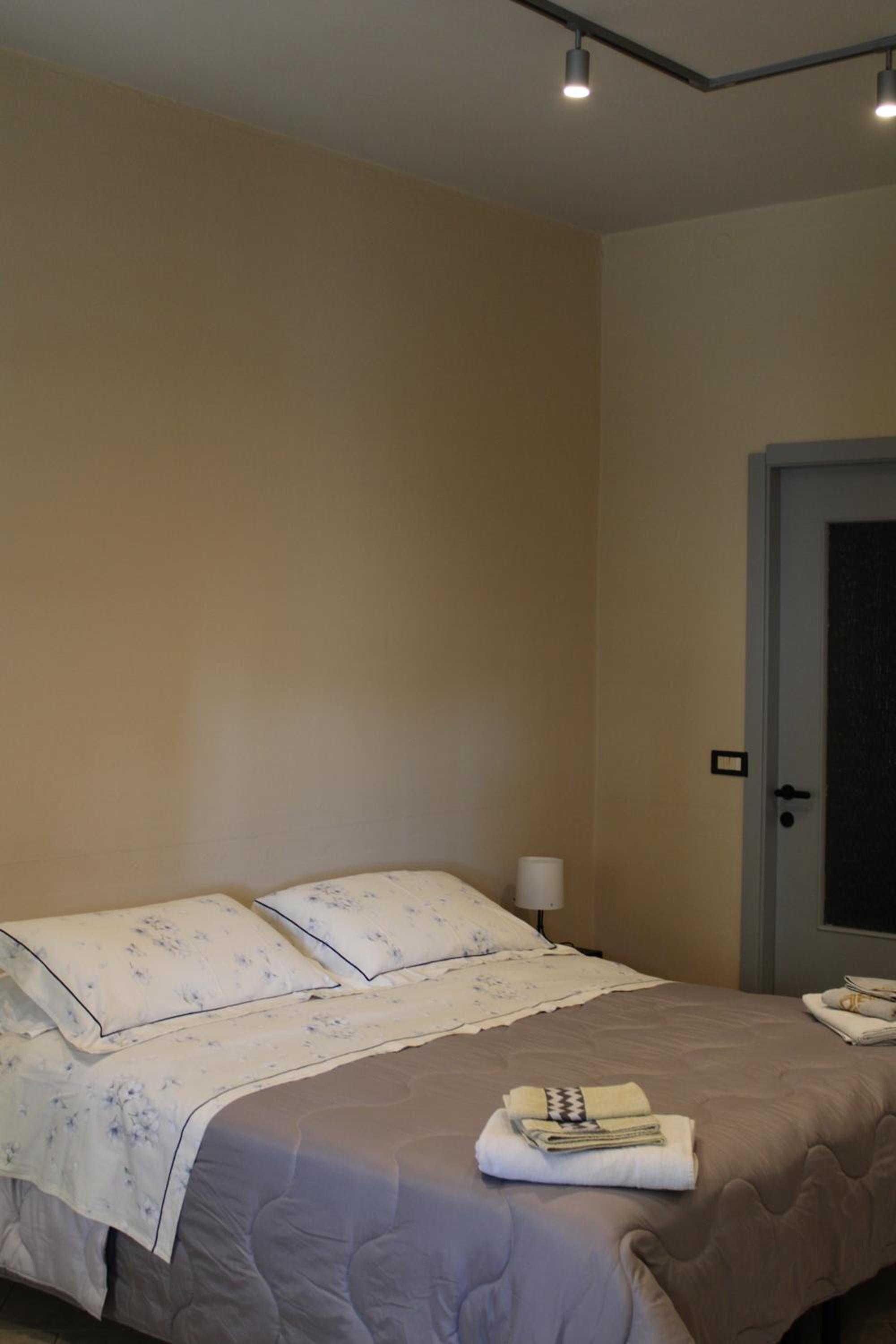 Budget Twin Room - Photo 6