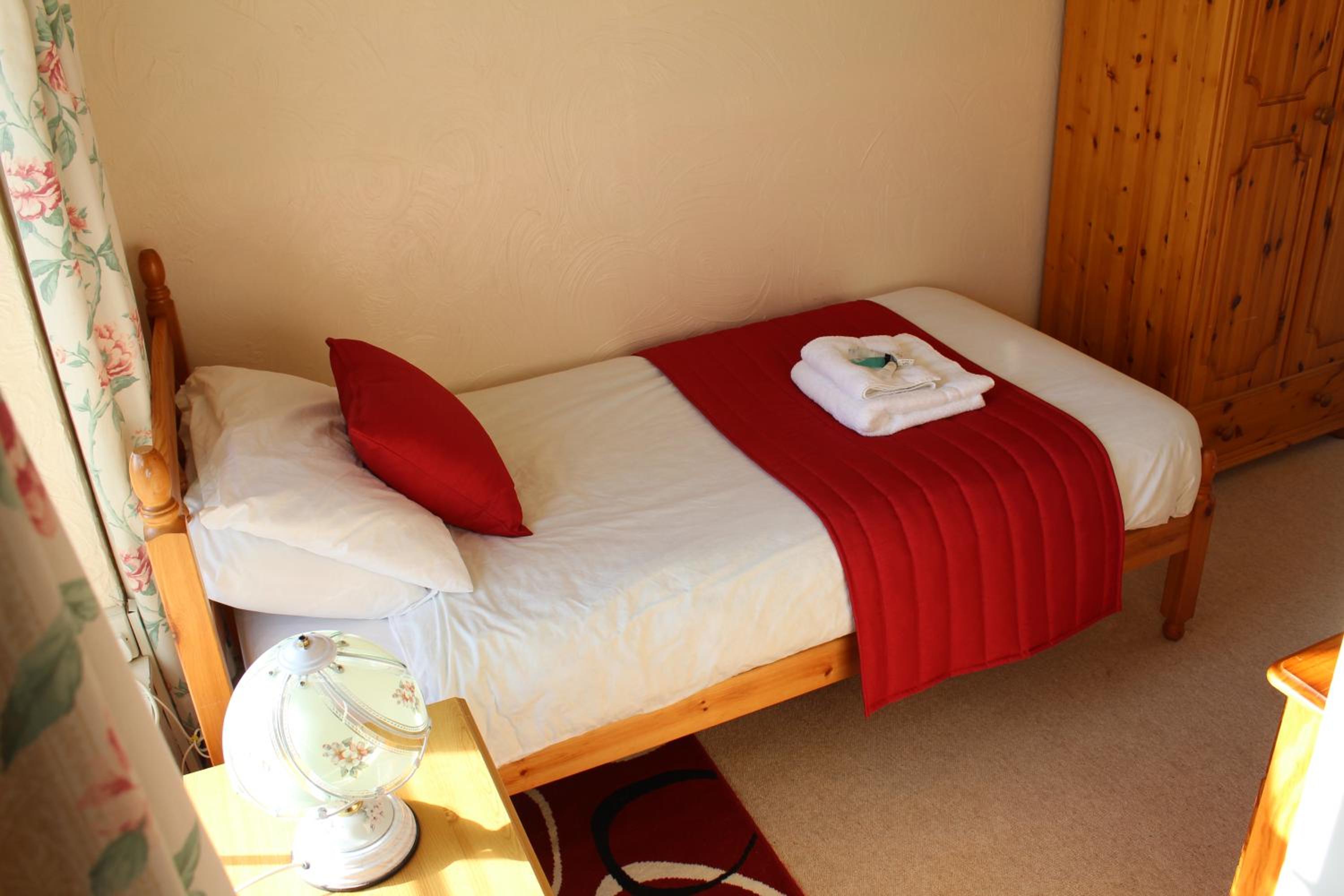 Single Room with Private Bathroom photo 2