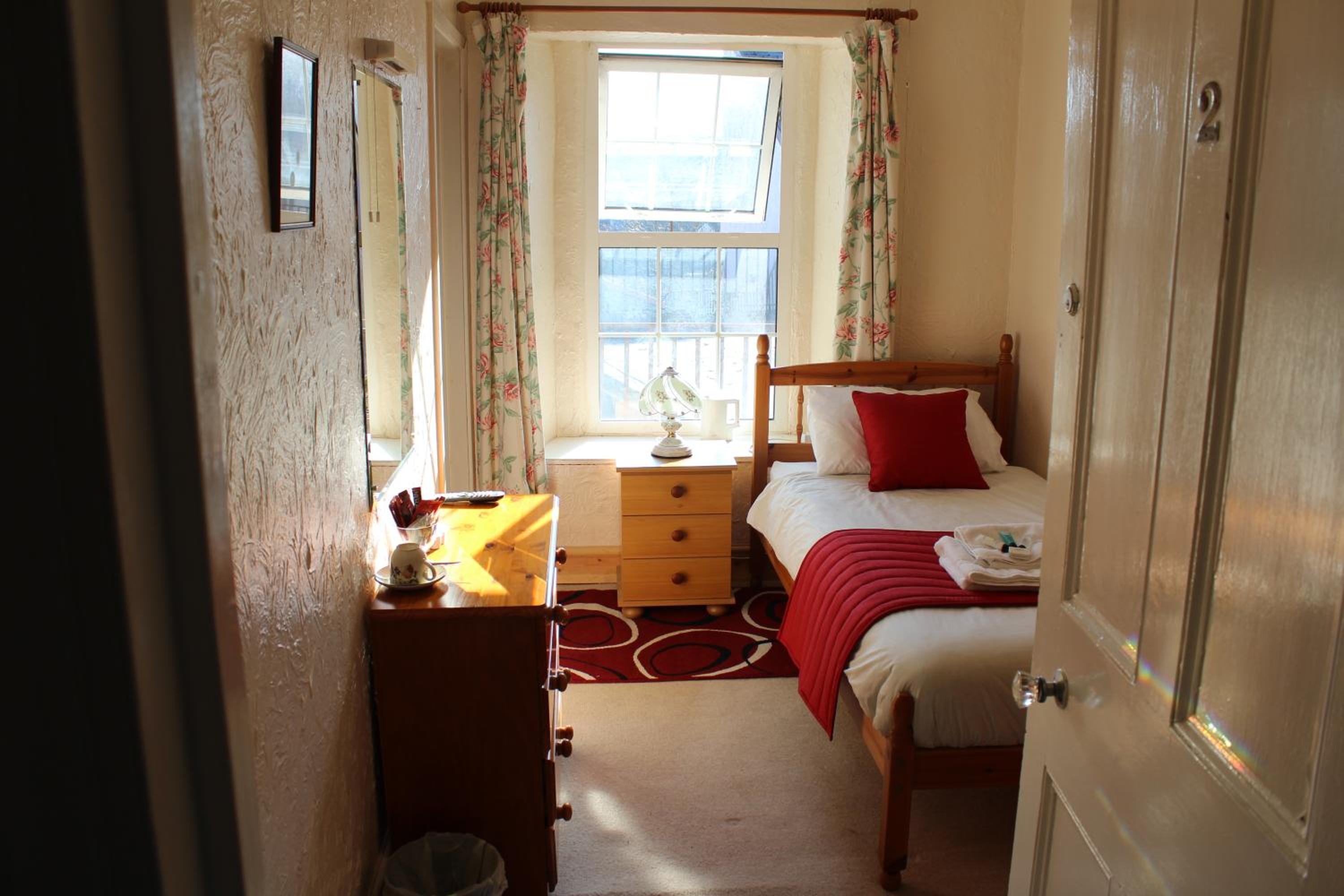 Single Room with Private Bathroom photo 3