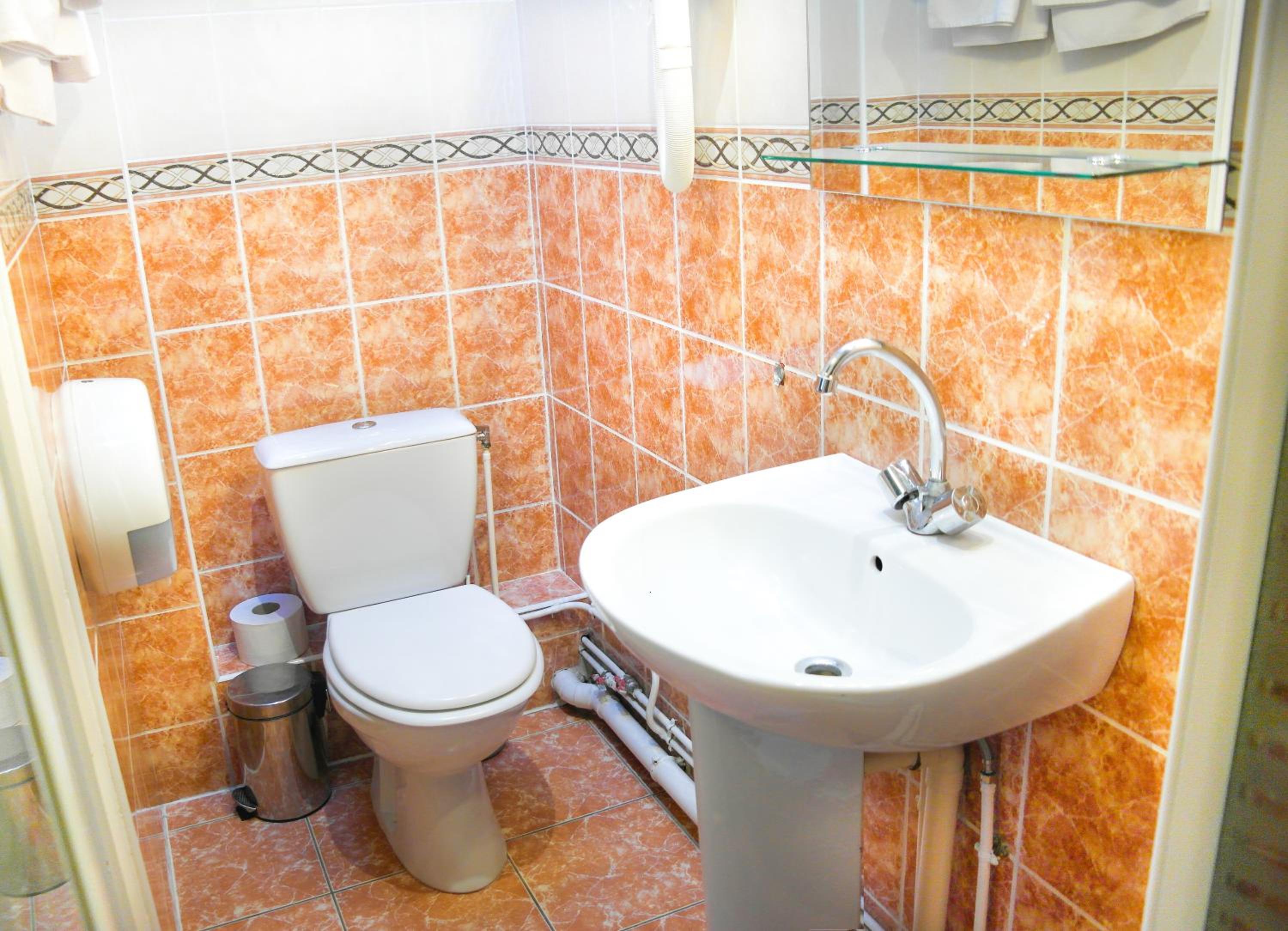Double Room thumbnail 5