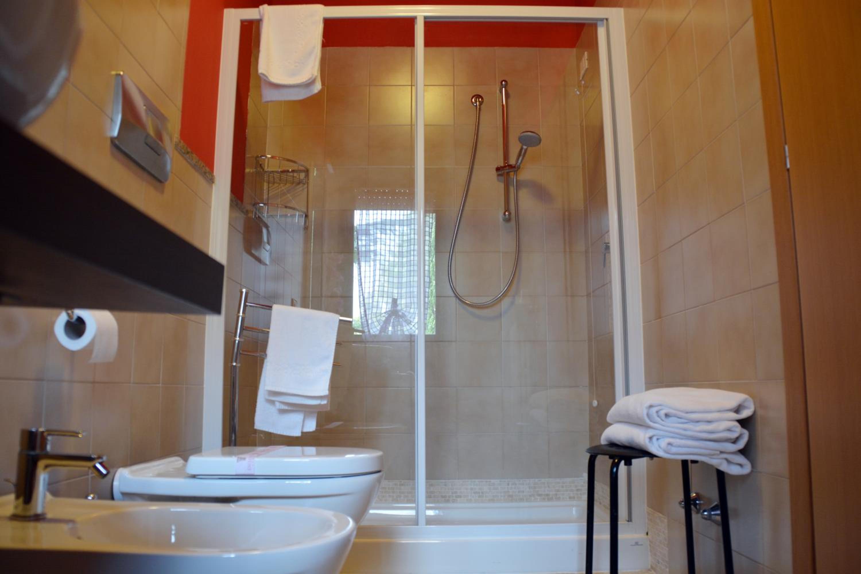 Double Room - Photo 12