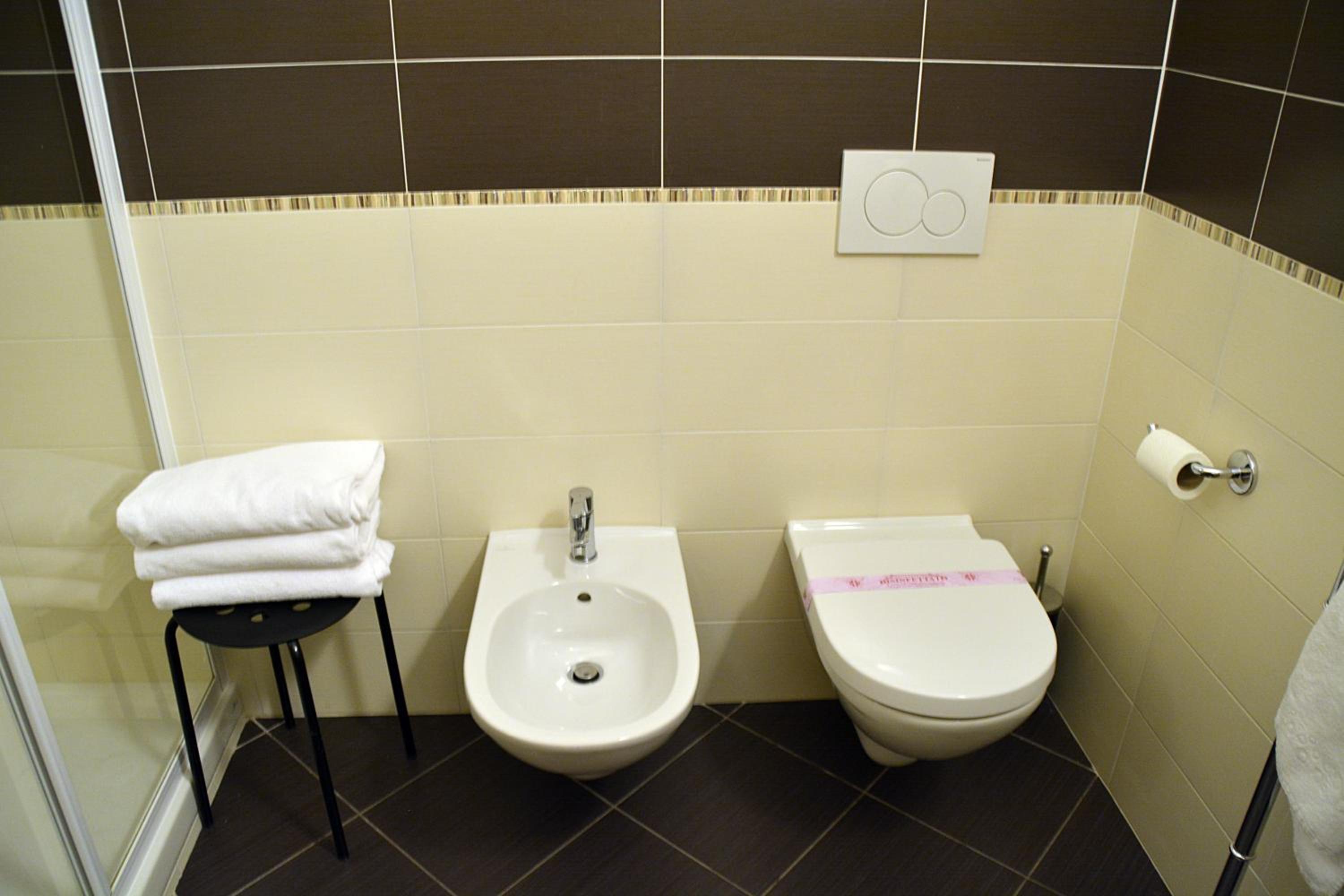 Double Room - Photo 15