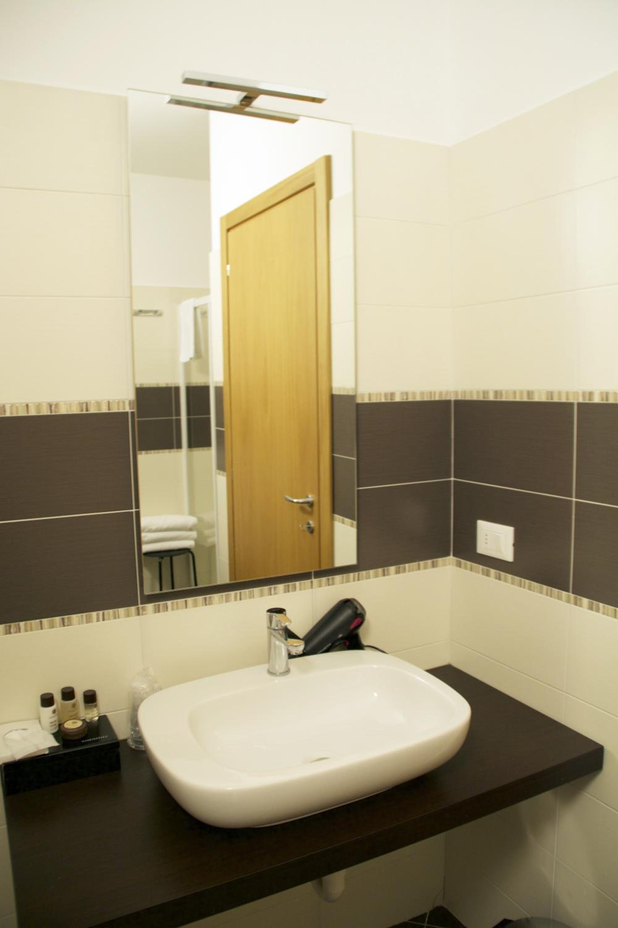 Double Room - Photo 5