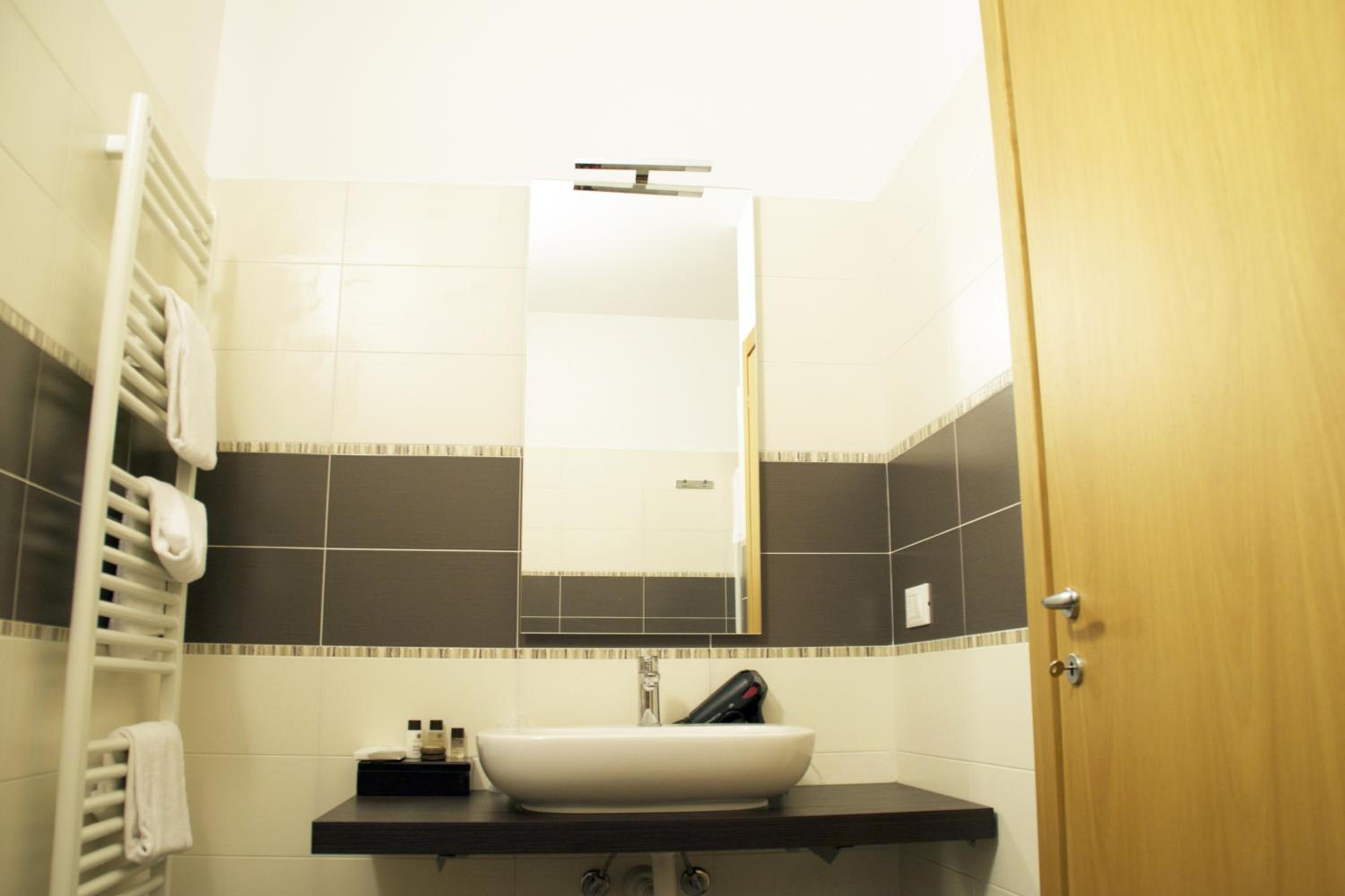 Double Room - Photo 3