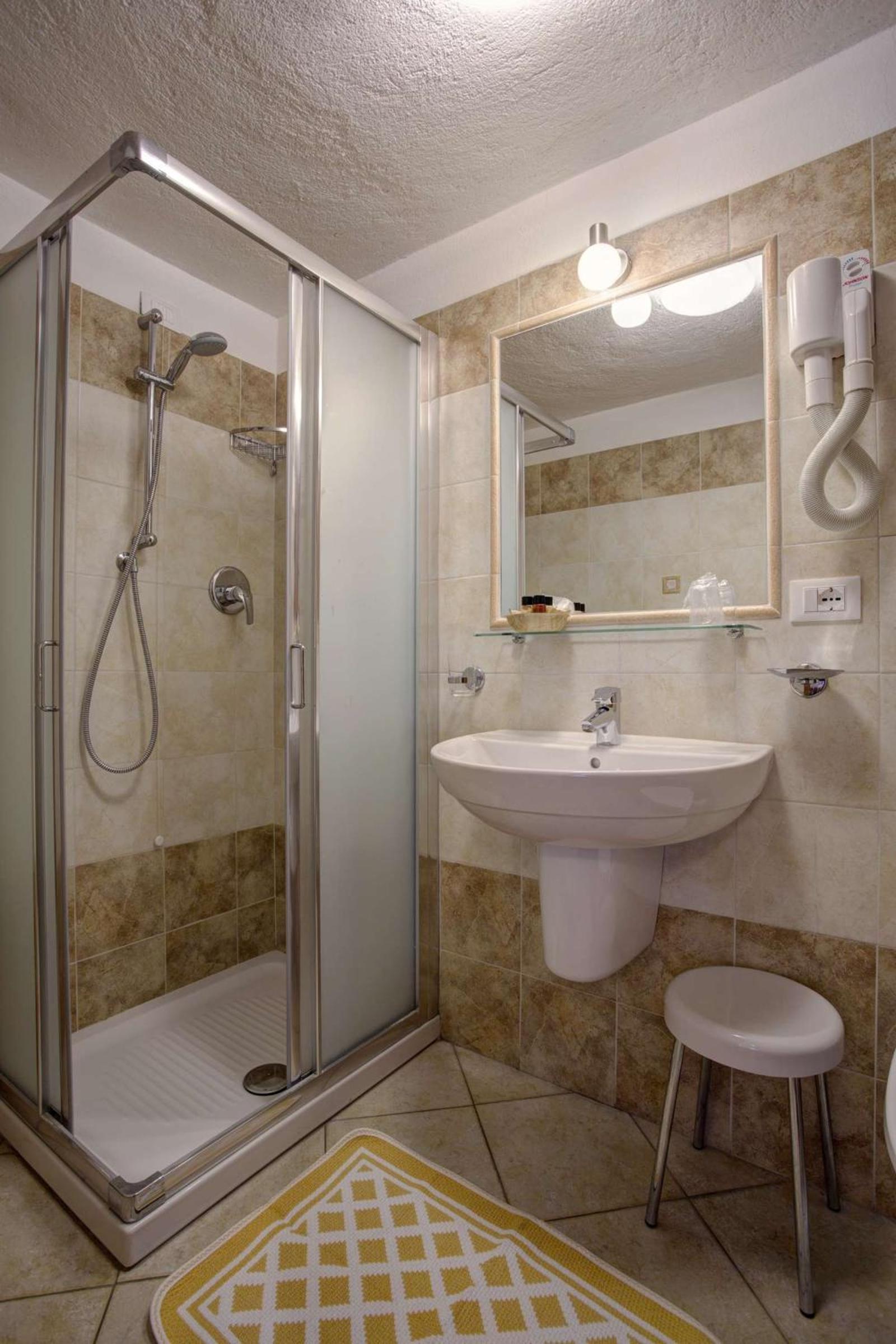 Double Room - Photo 25