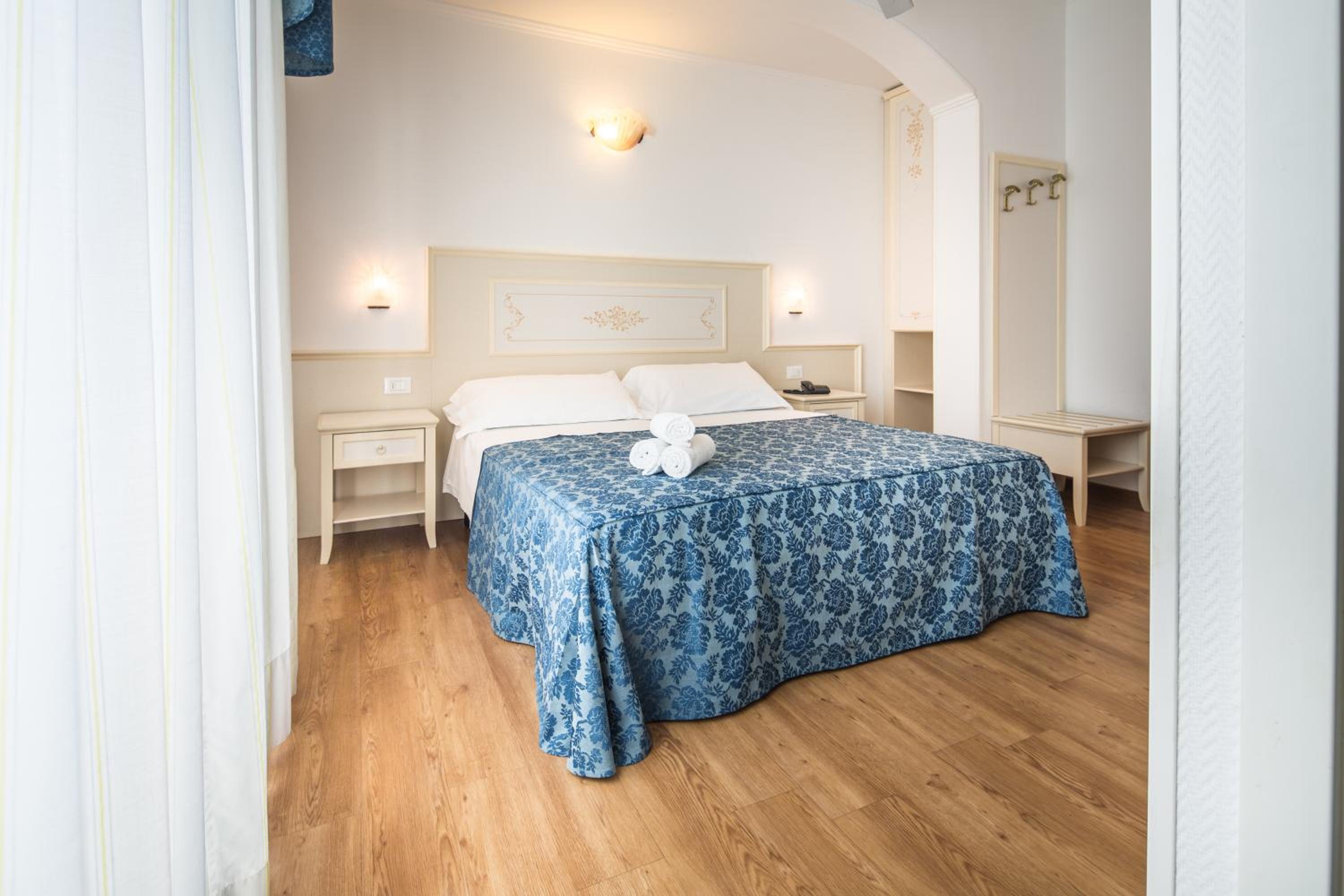 Double or Twin Room with Balcony photo 1