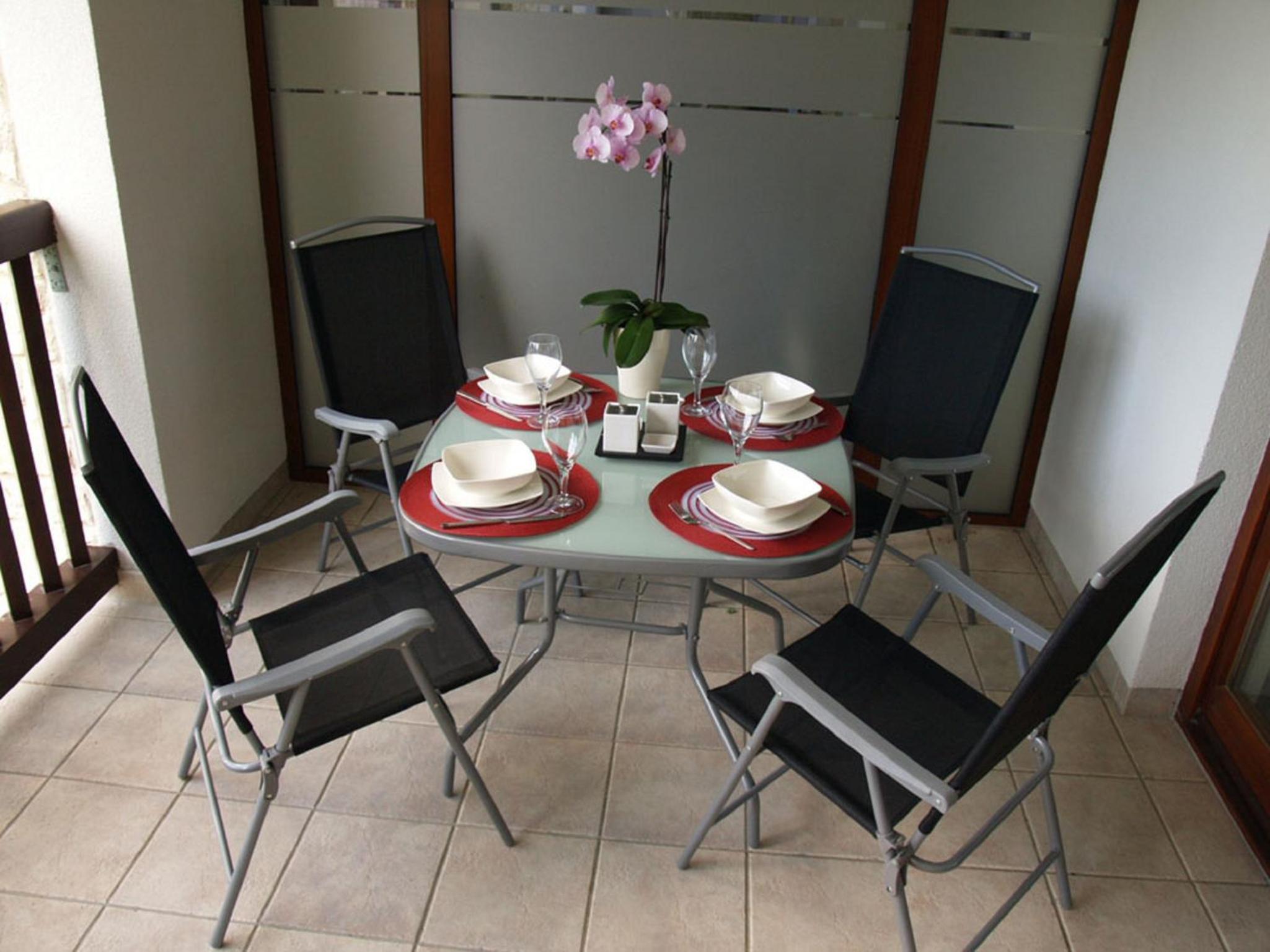 Apartment with Terrace - Photo 6