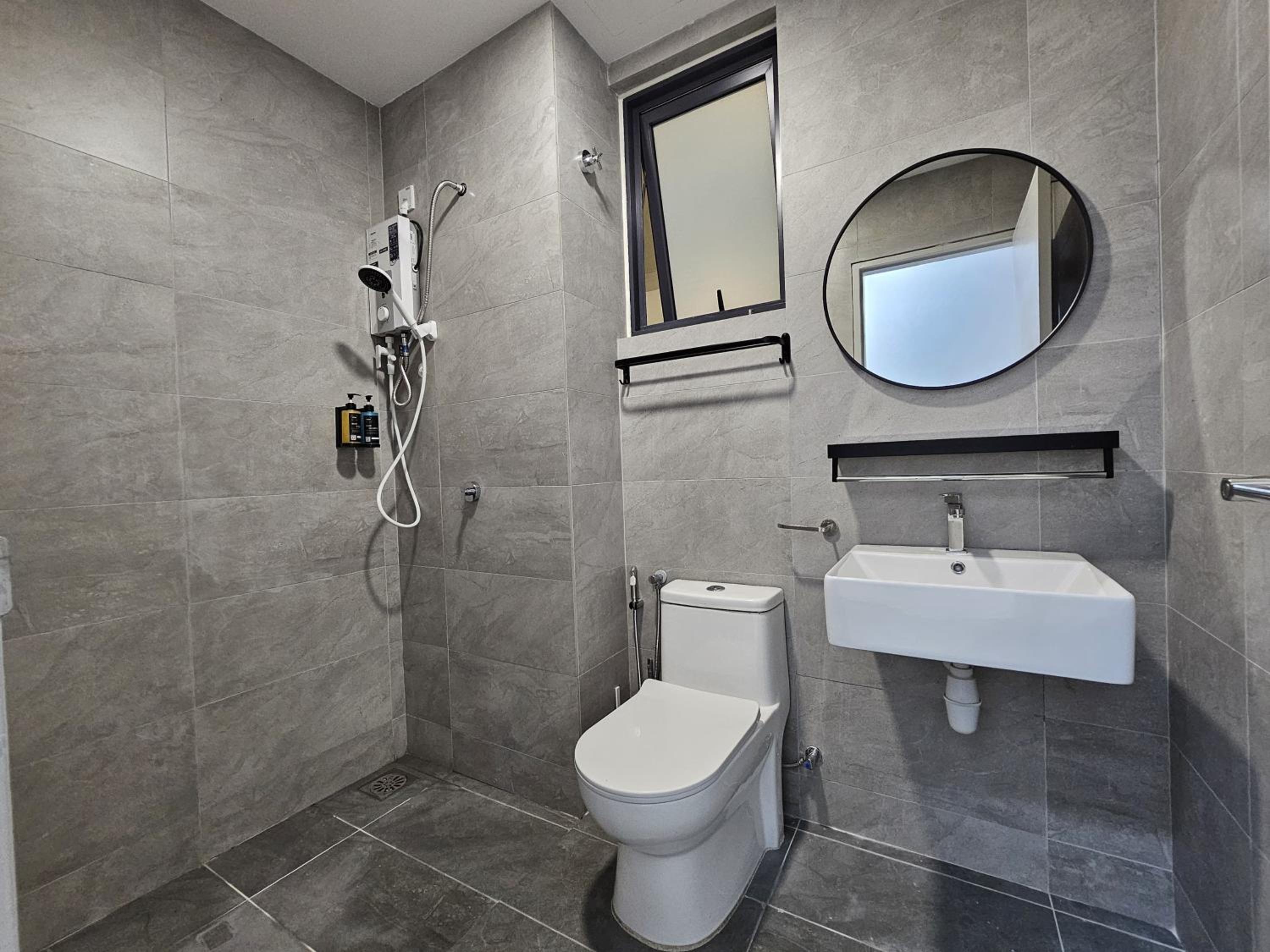 Three-Bedroom Apartment with Balcony