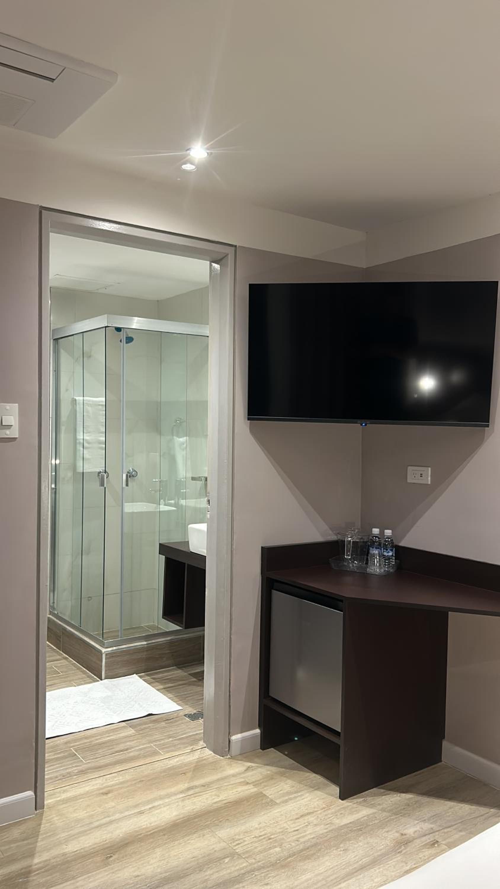 Deluxe King Room photo 2
