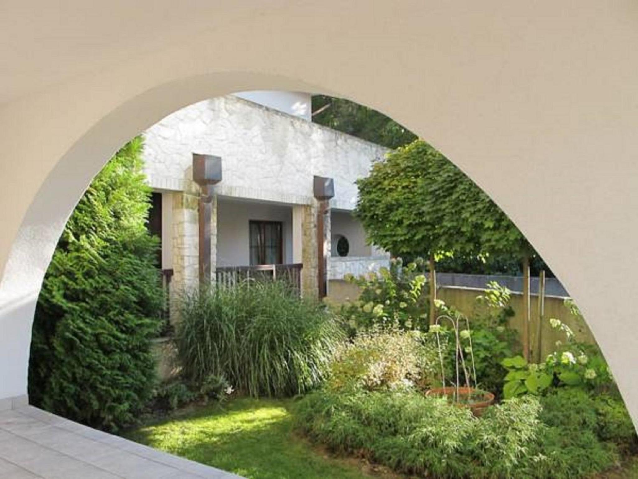 Apartment with Terrace - Photo 2