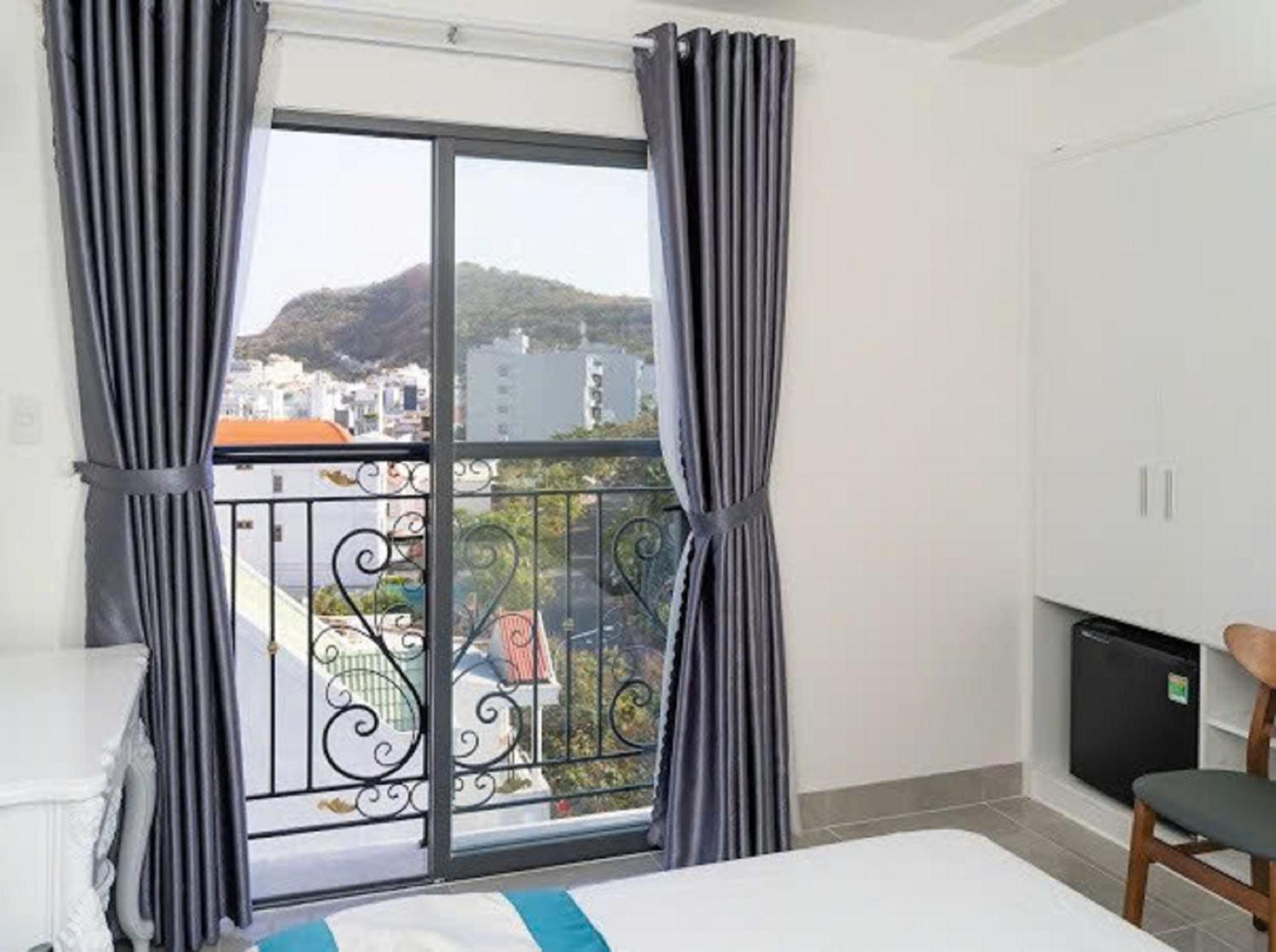 Deluxe Double Room with Balcony - Photo 2