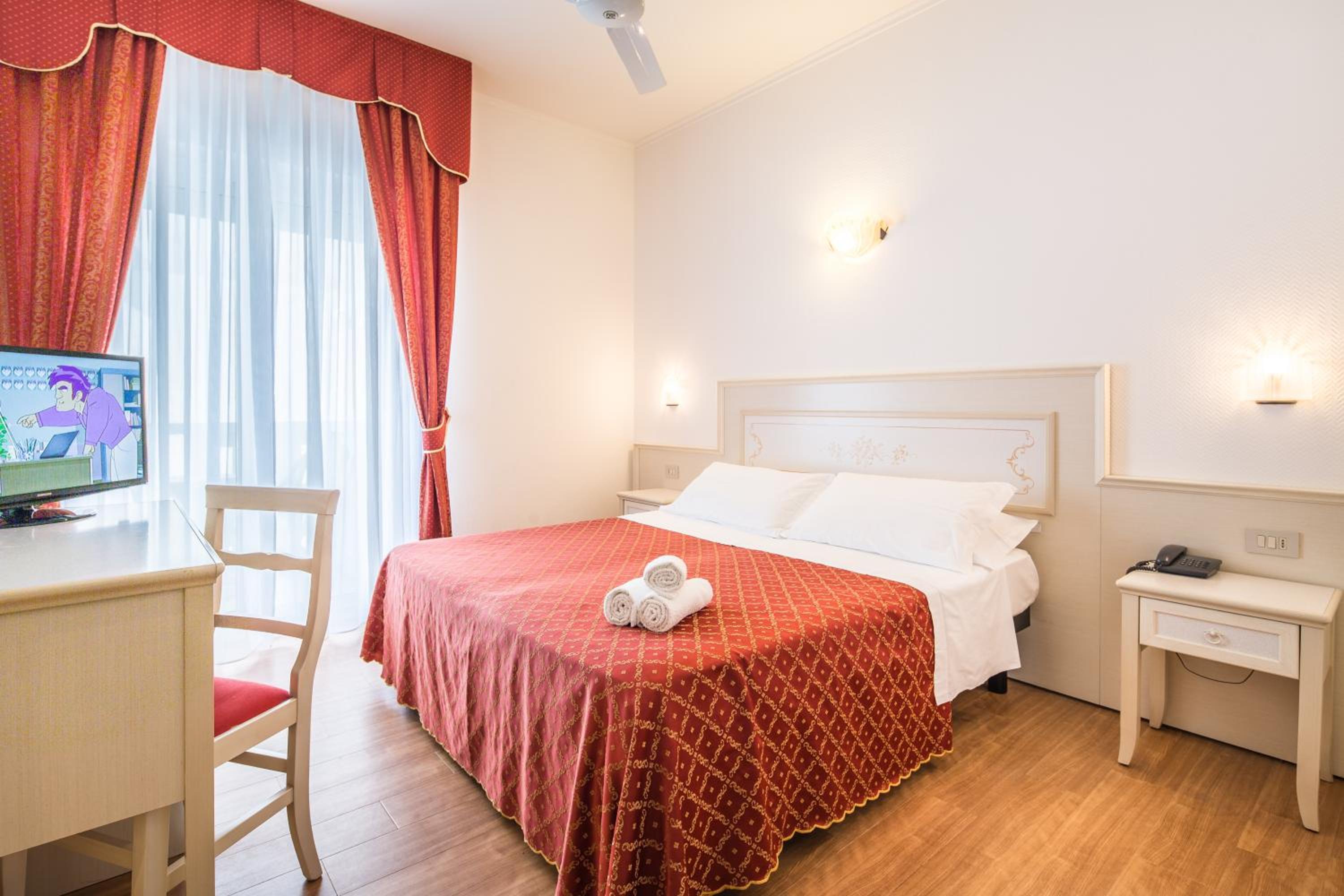Double or Twin Room with Balcony photo 2