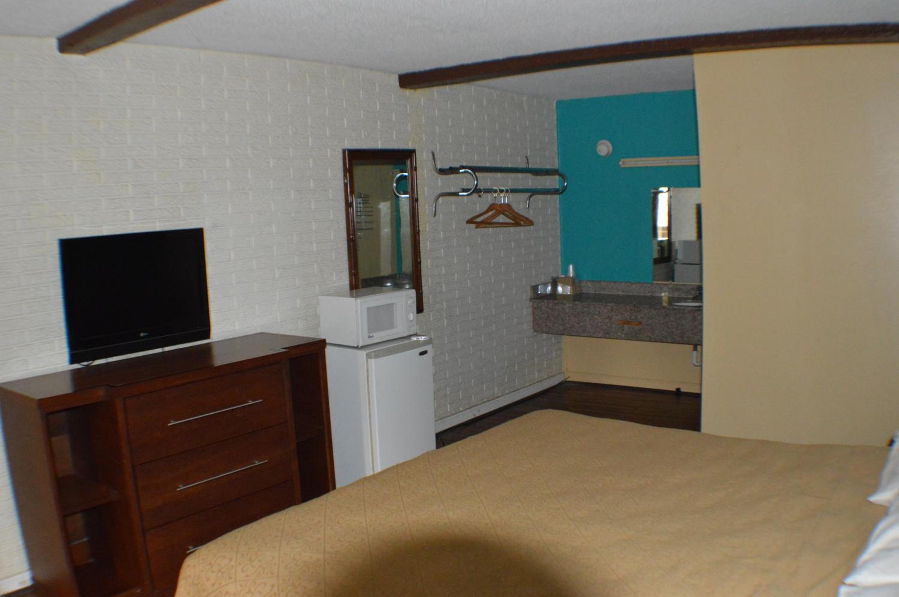 Deluxe King Room - Non-Smoking photo 2