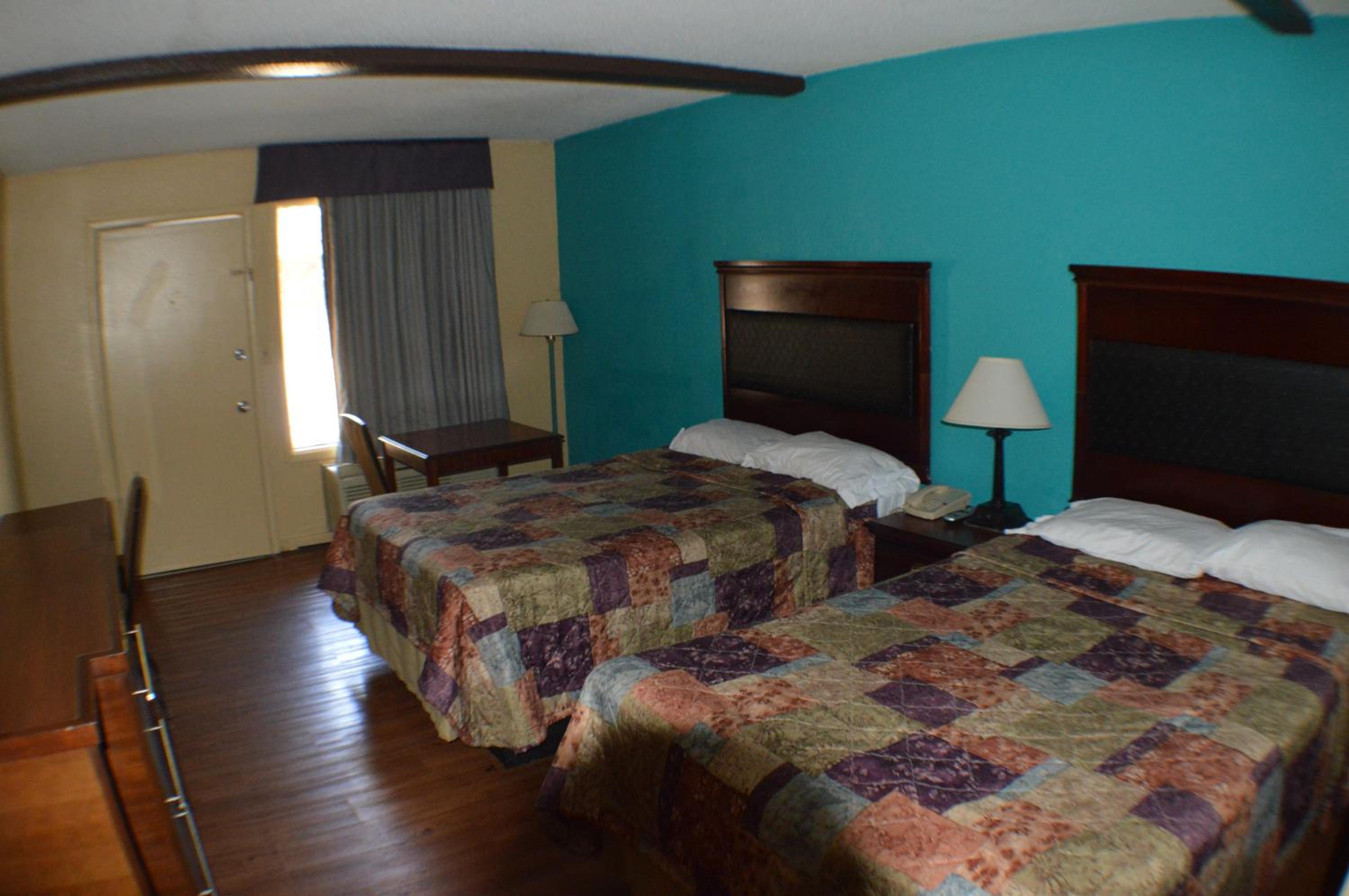 Double Room with Two Double Beds - Smoking photo 3